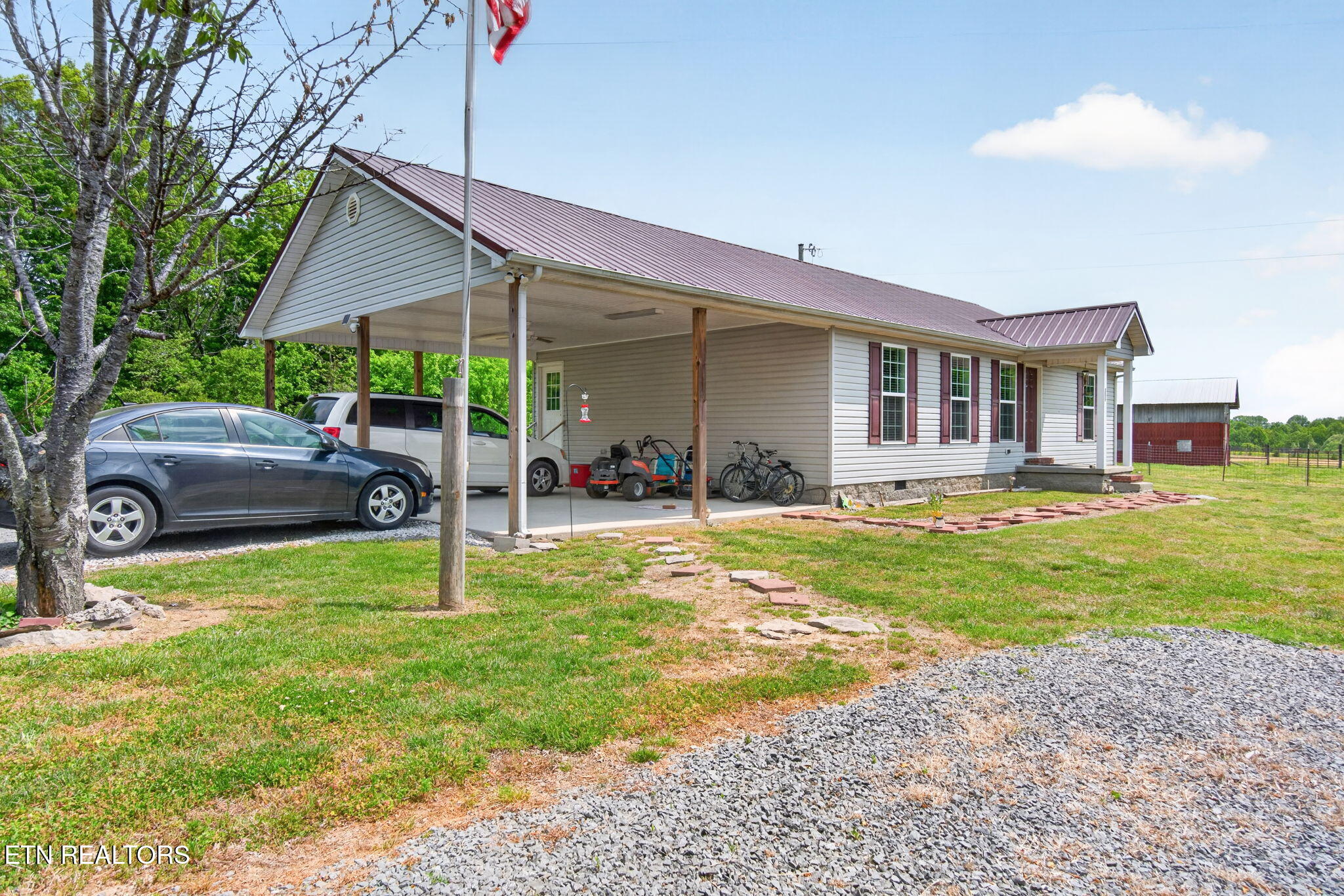 main property photo 12
