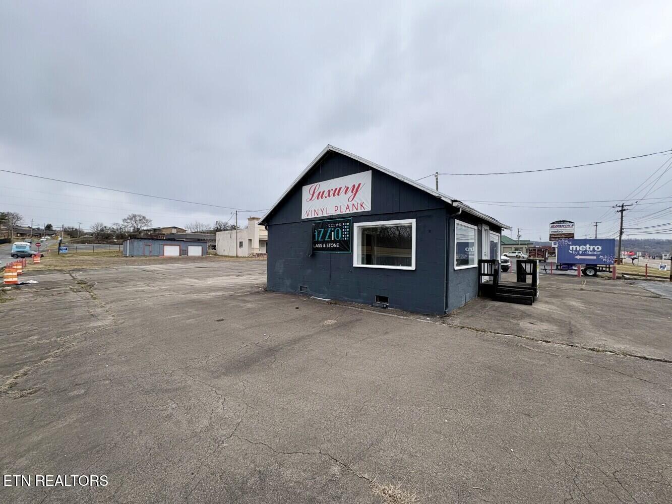 main property photo 6
