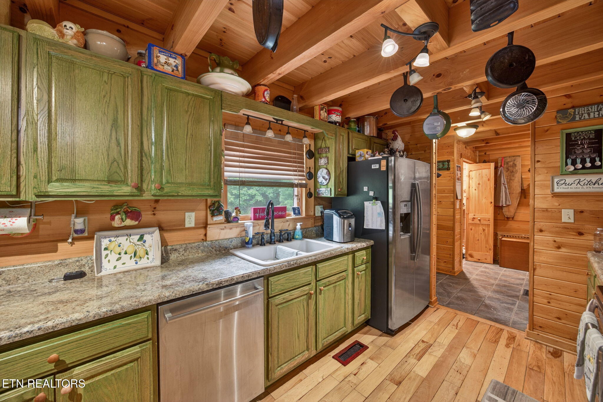 main property photo 14