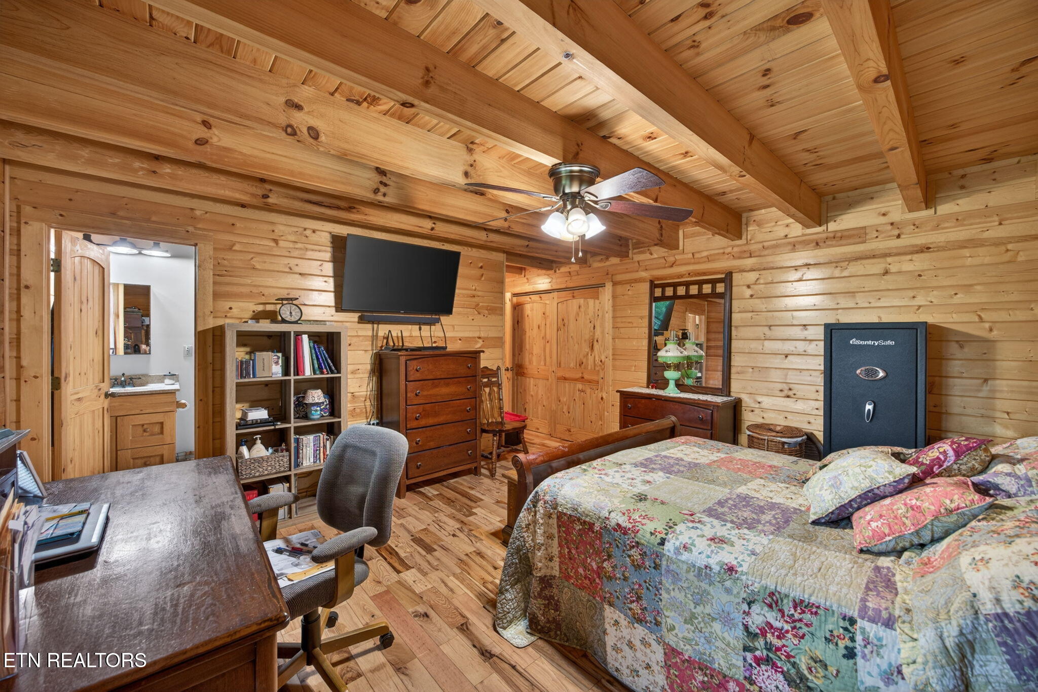 main property photo 18