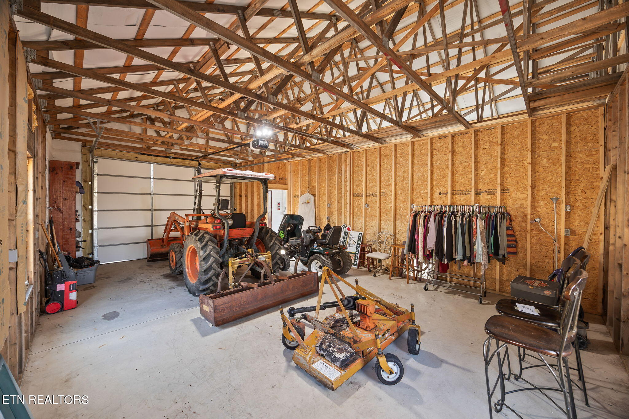 main property photo 25
