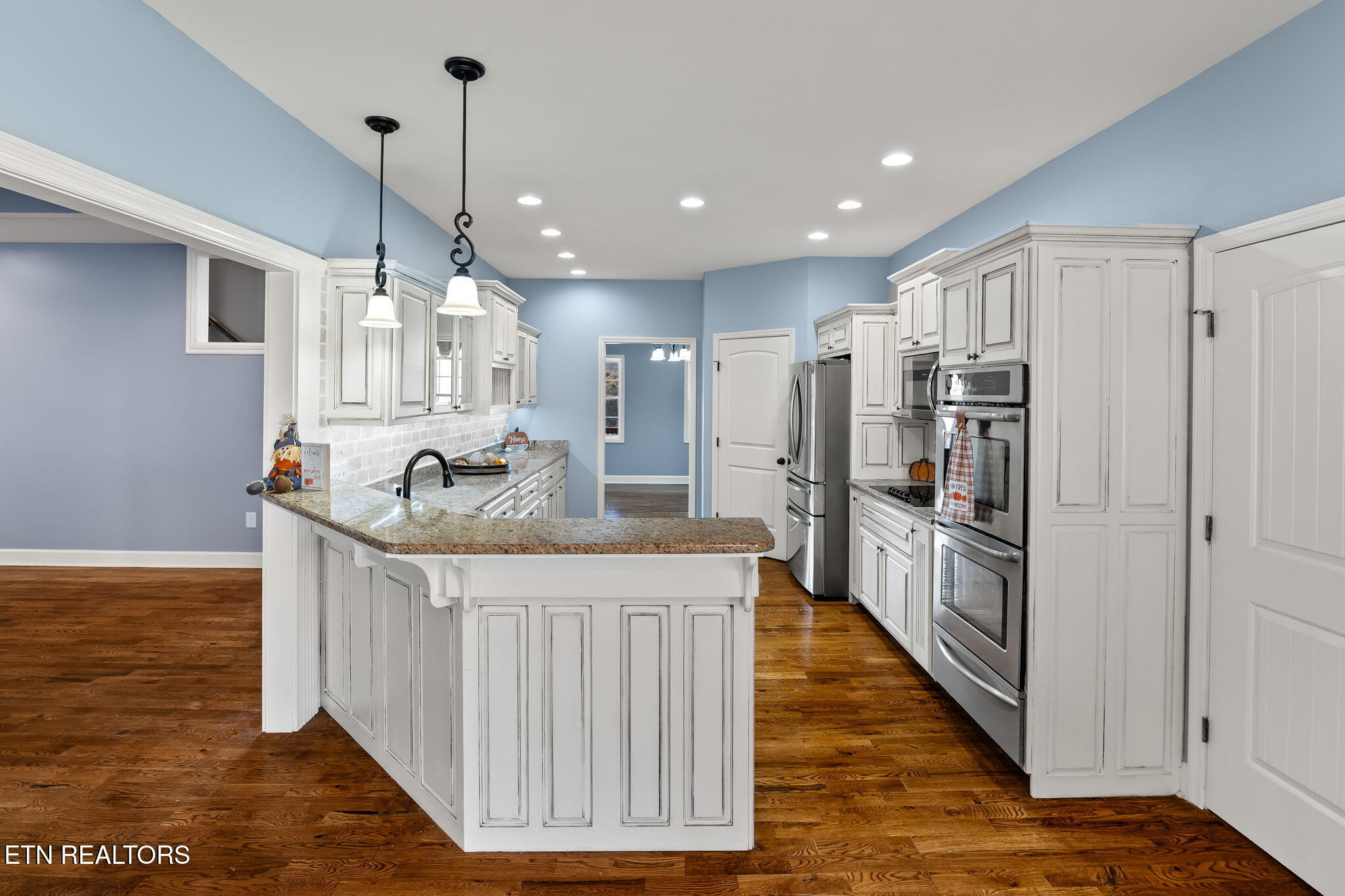 main property photo 5
