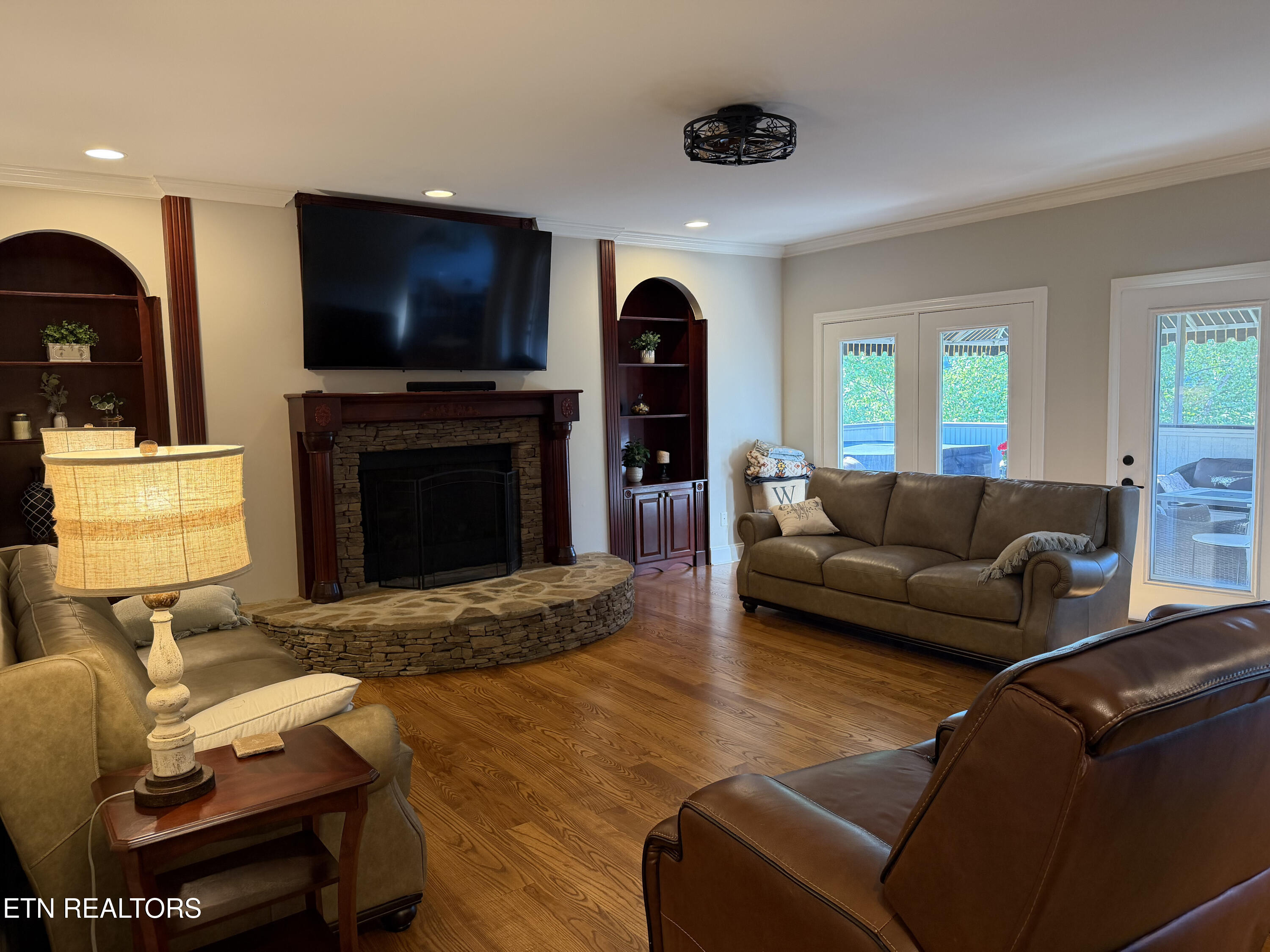 main property photo 7