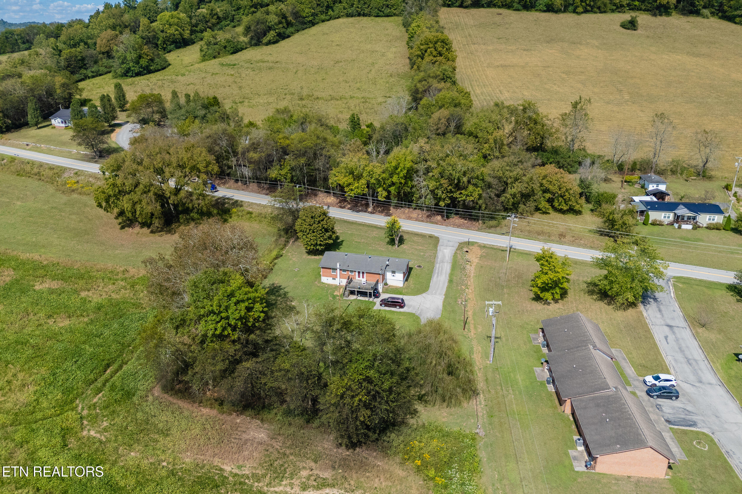 main property photo 28