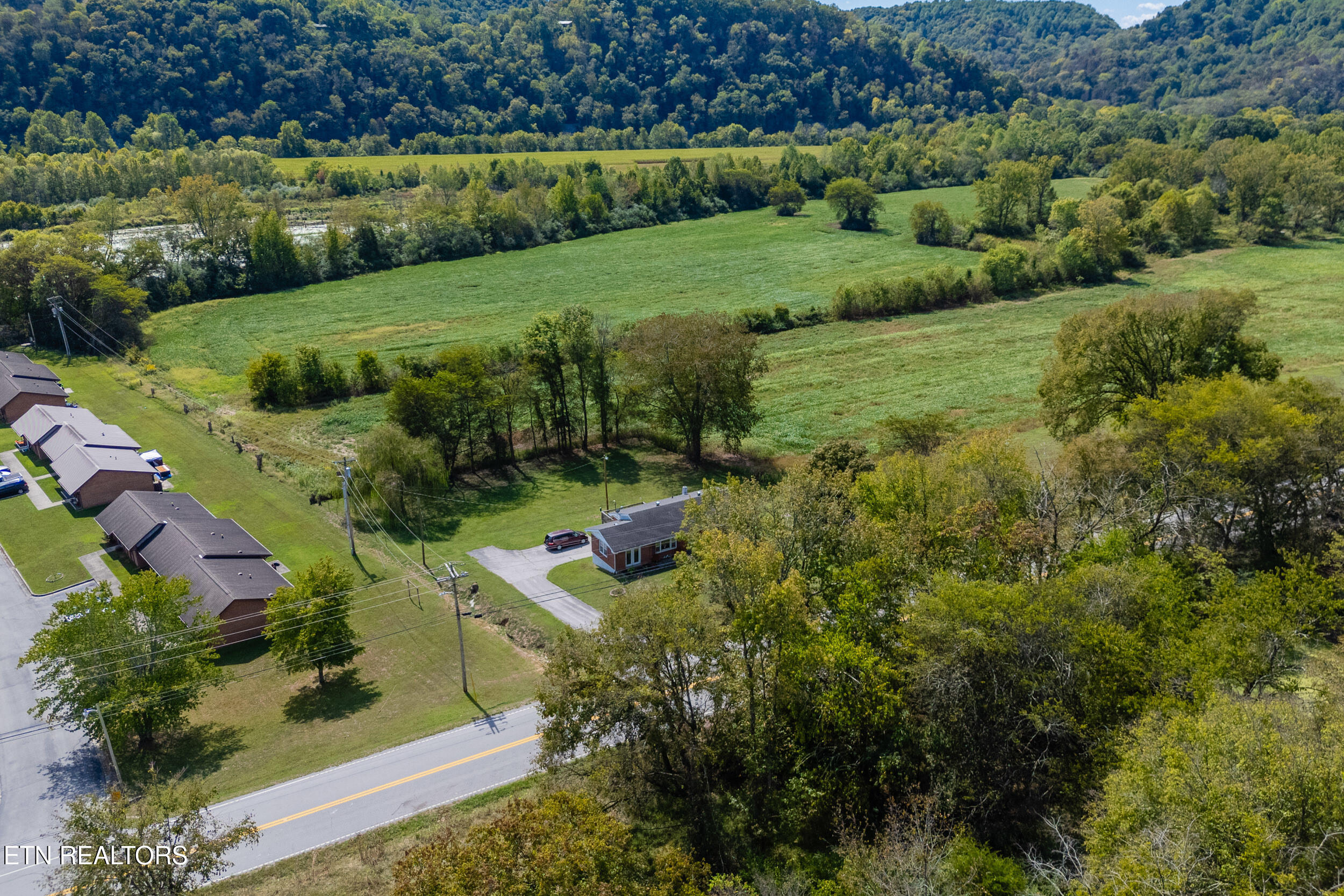 main property photo 33