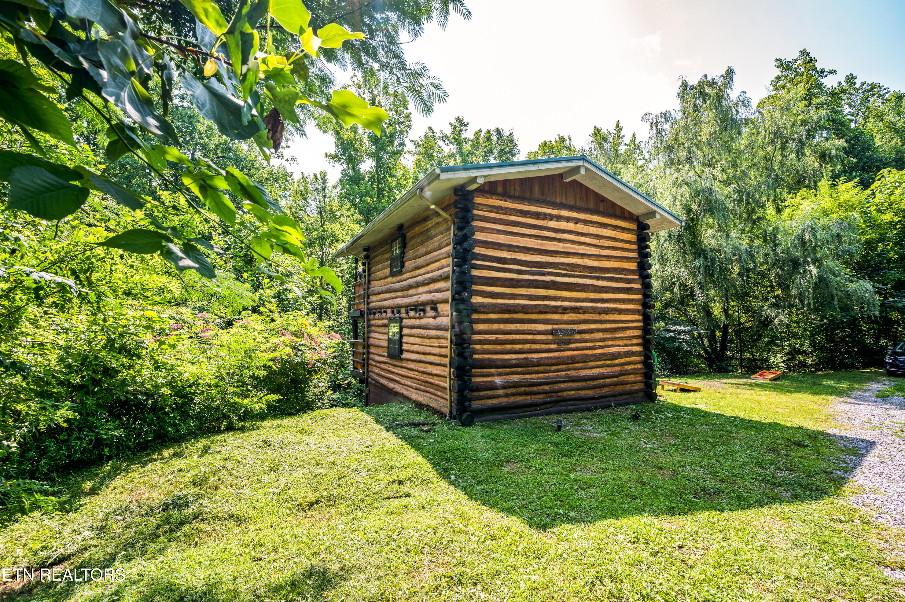 main property photo 28