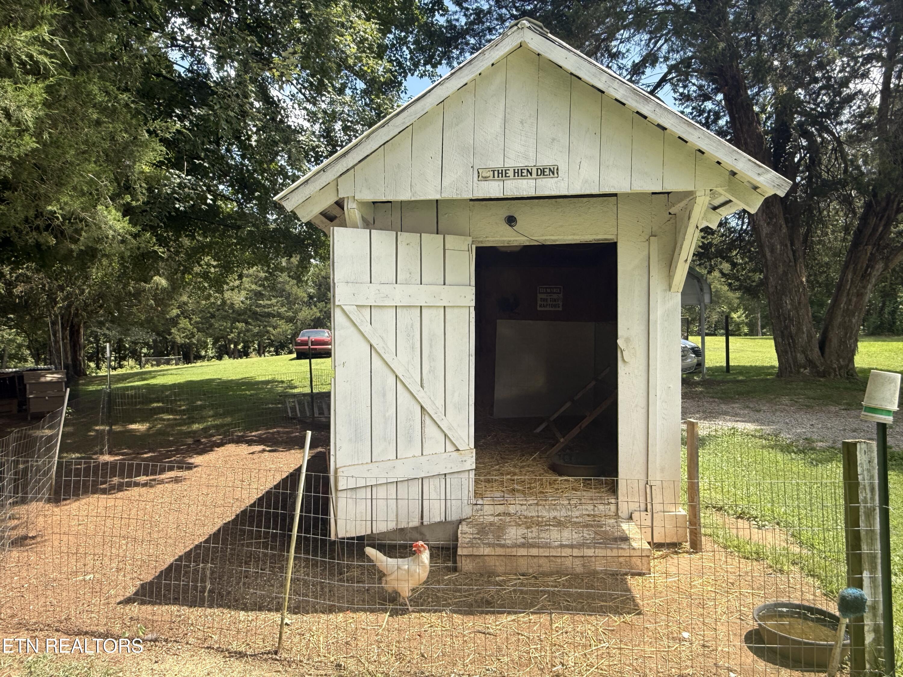 main property photo 40