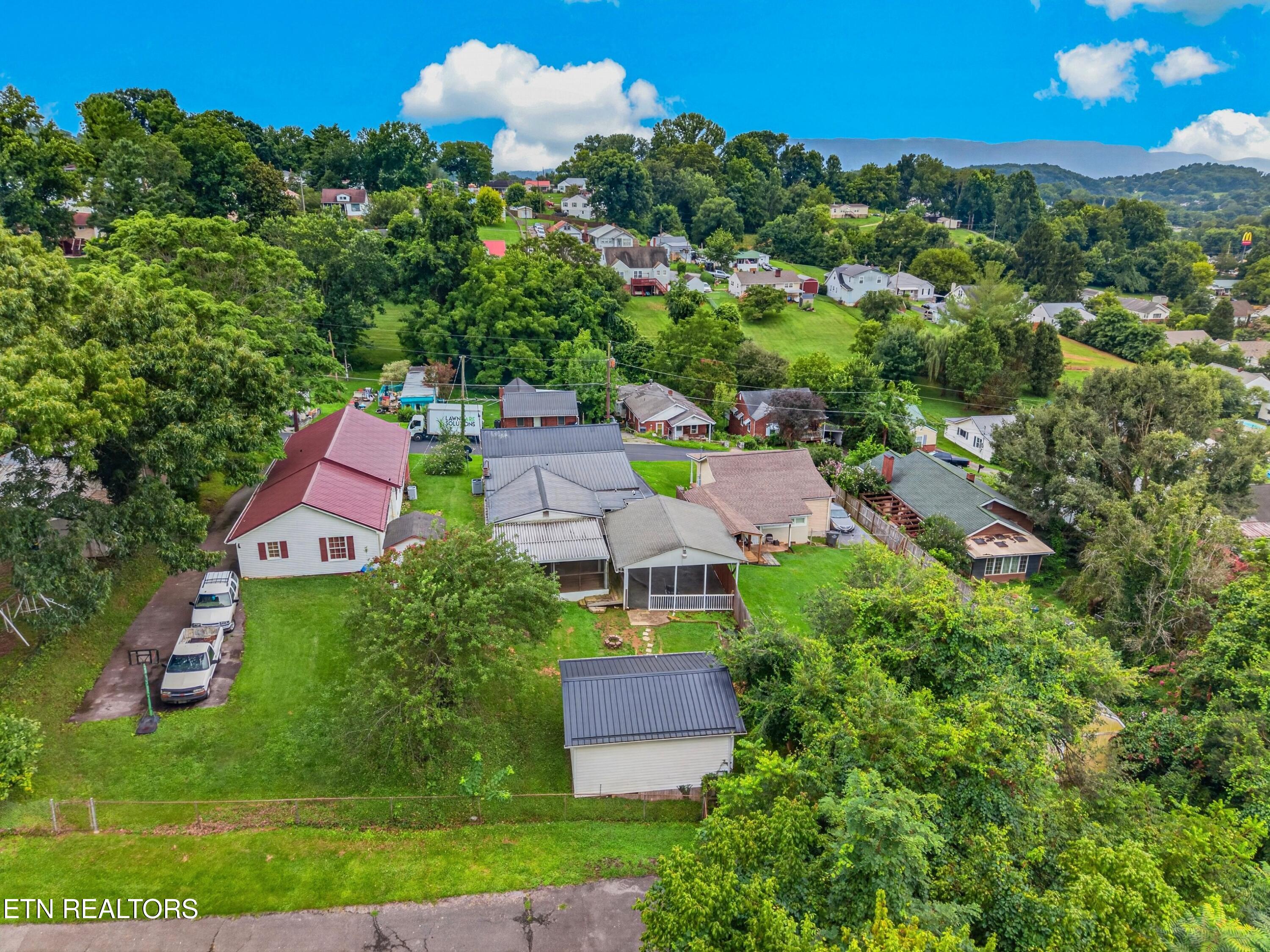 main property photo 28