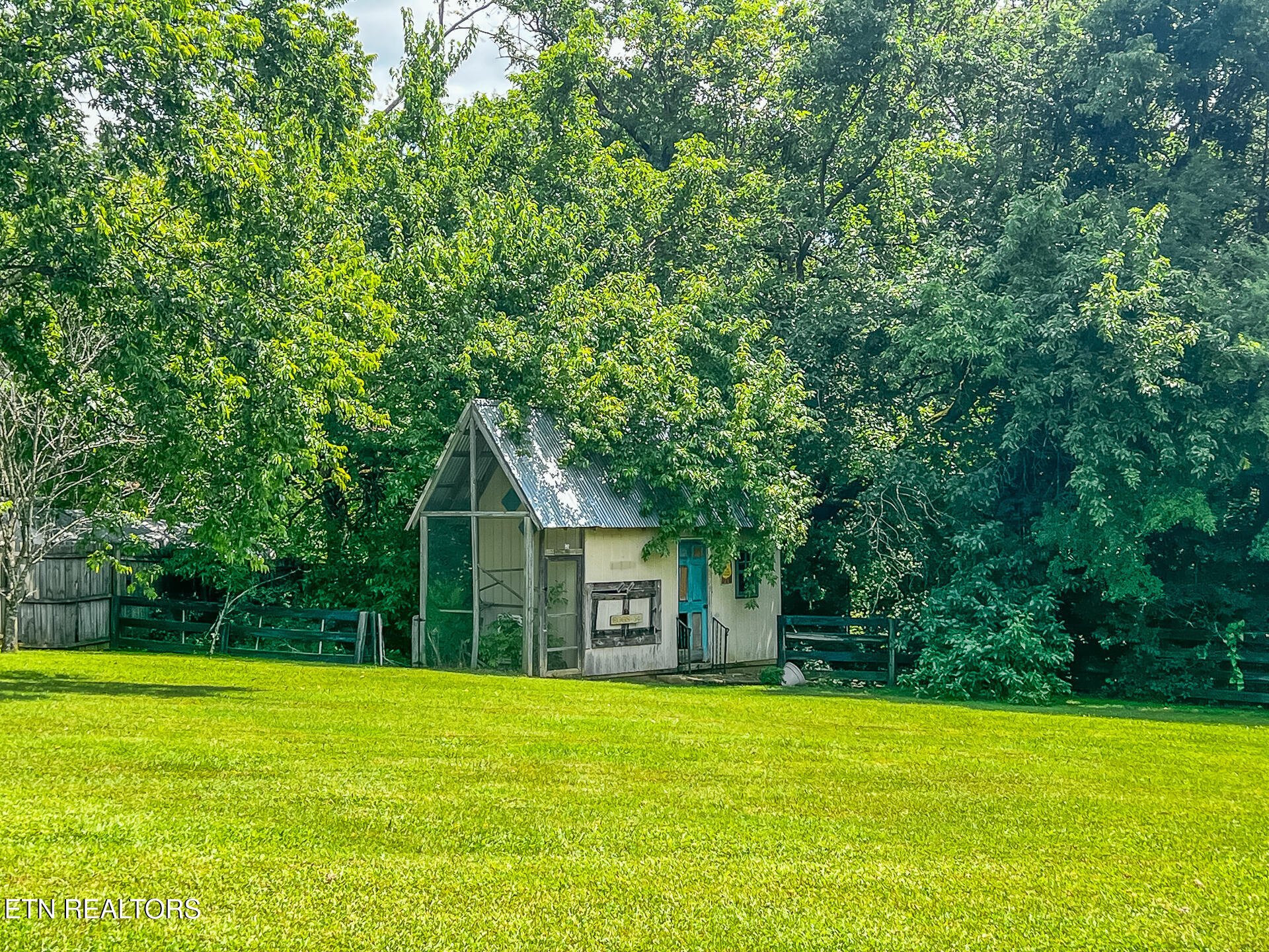 main property photo 11