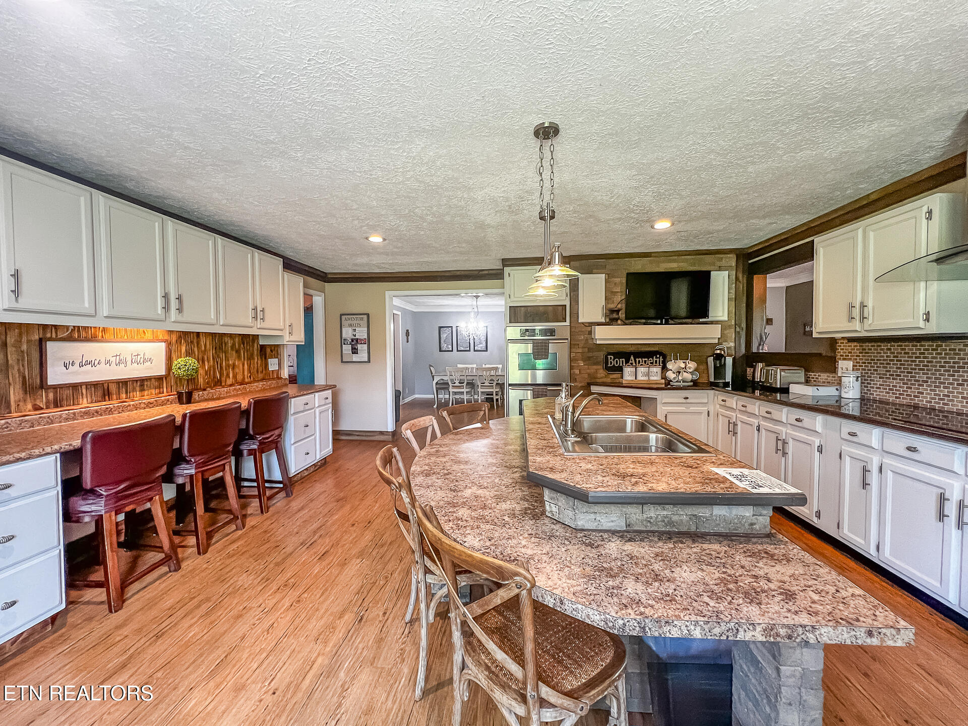 main property photo 17