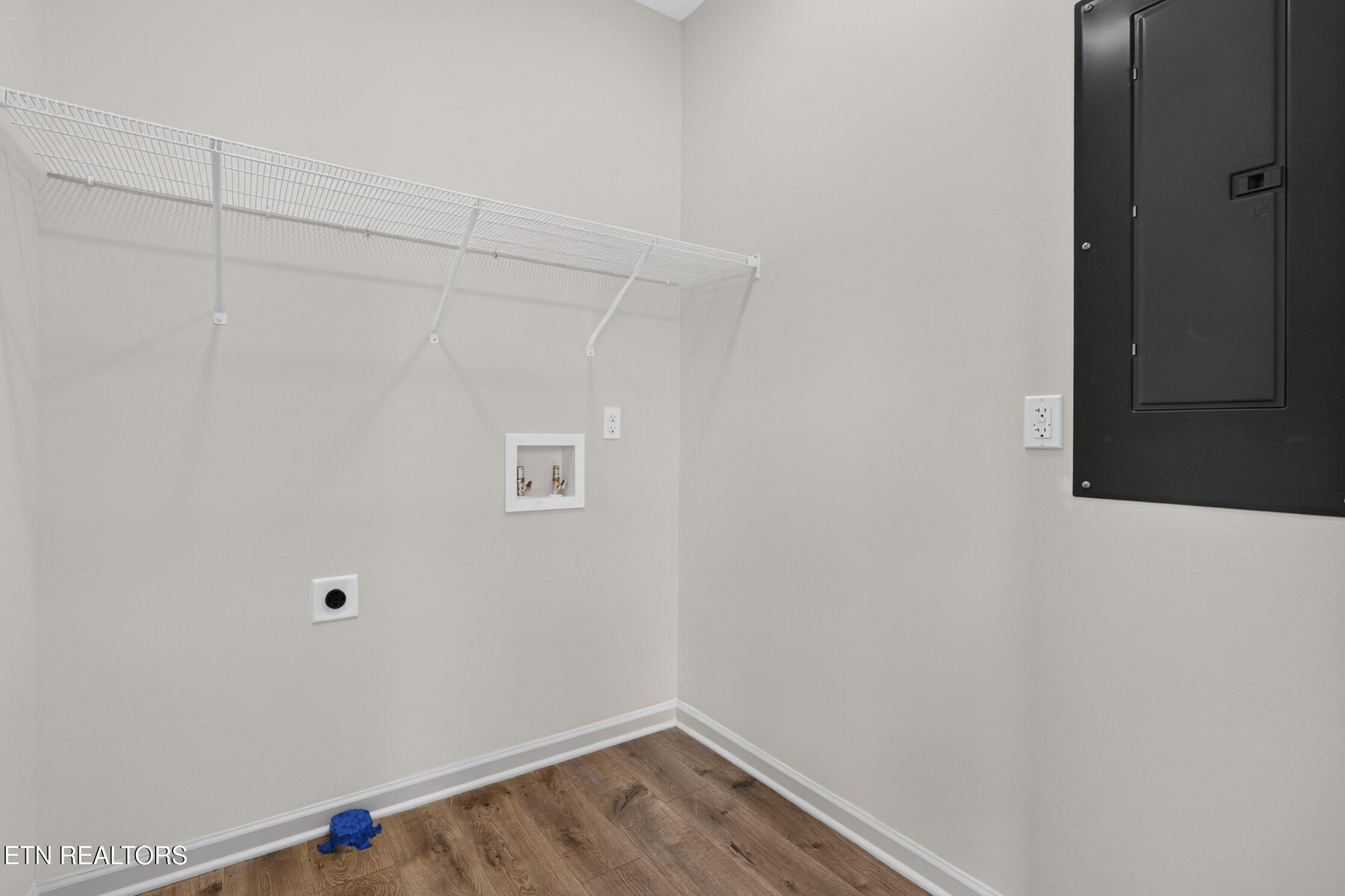 main property photo 7