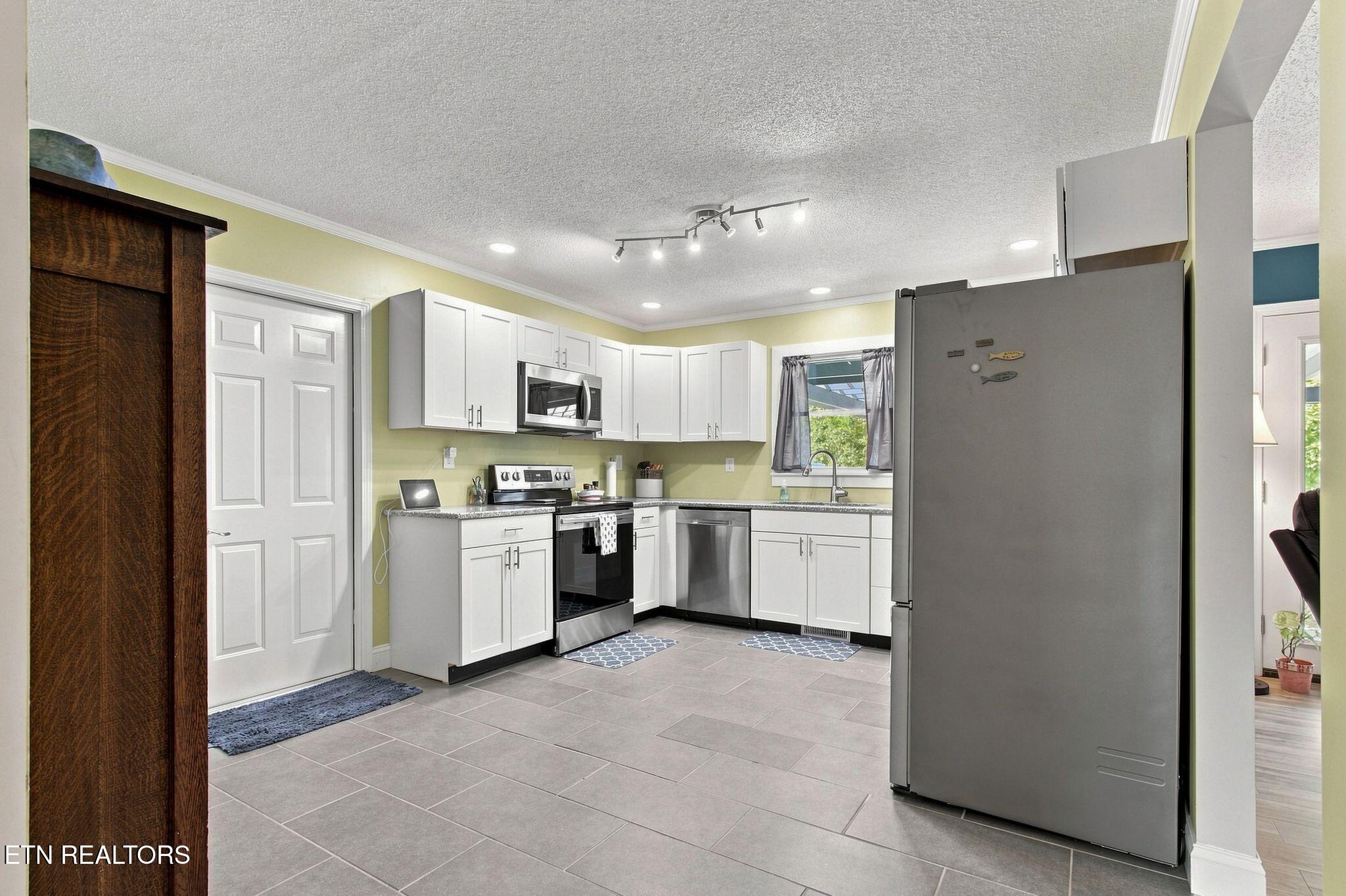 property viewer photo 13