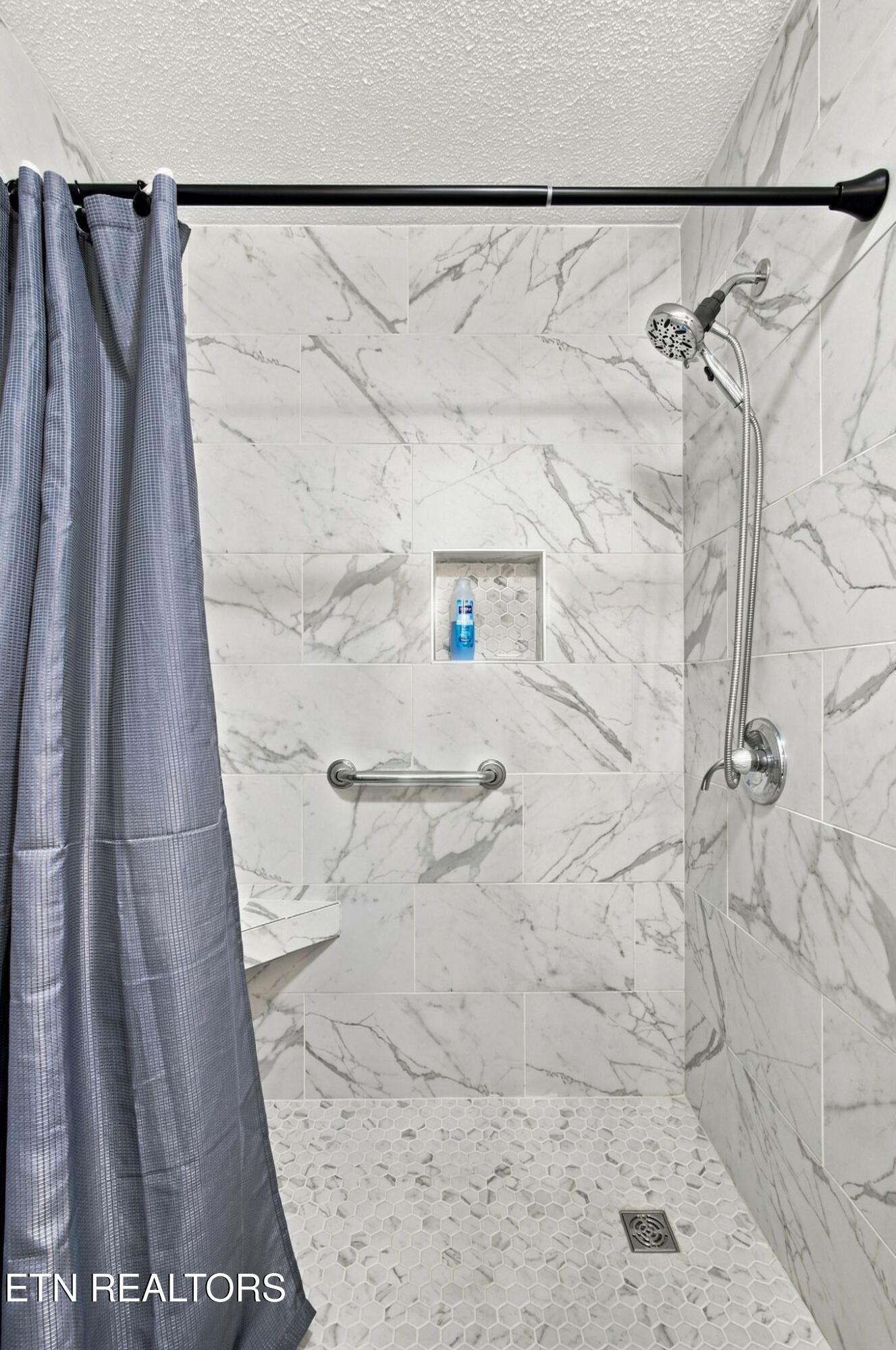 property viewer photo 19