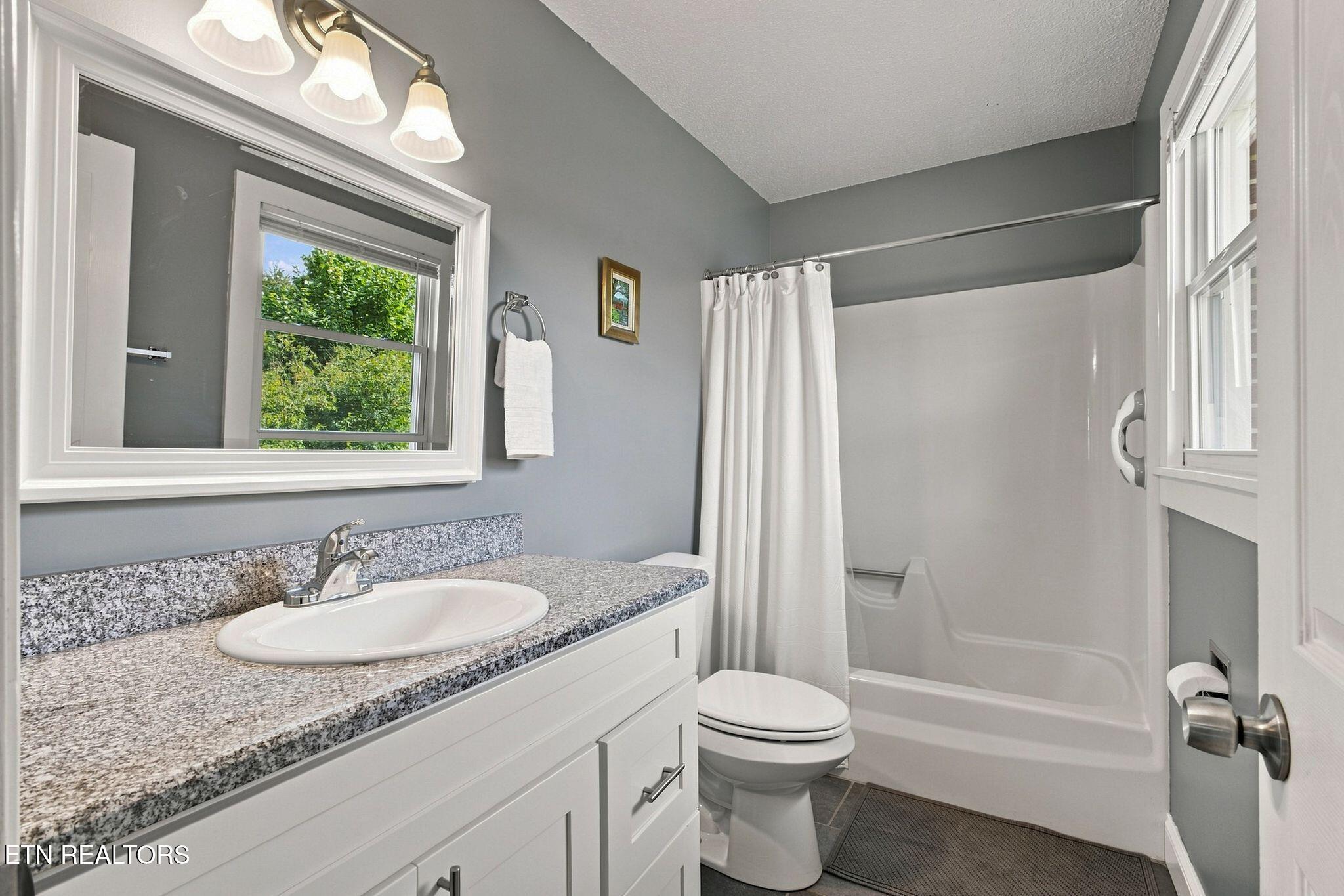 property viewer photo 25