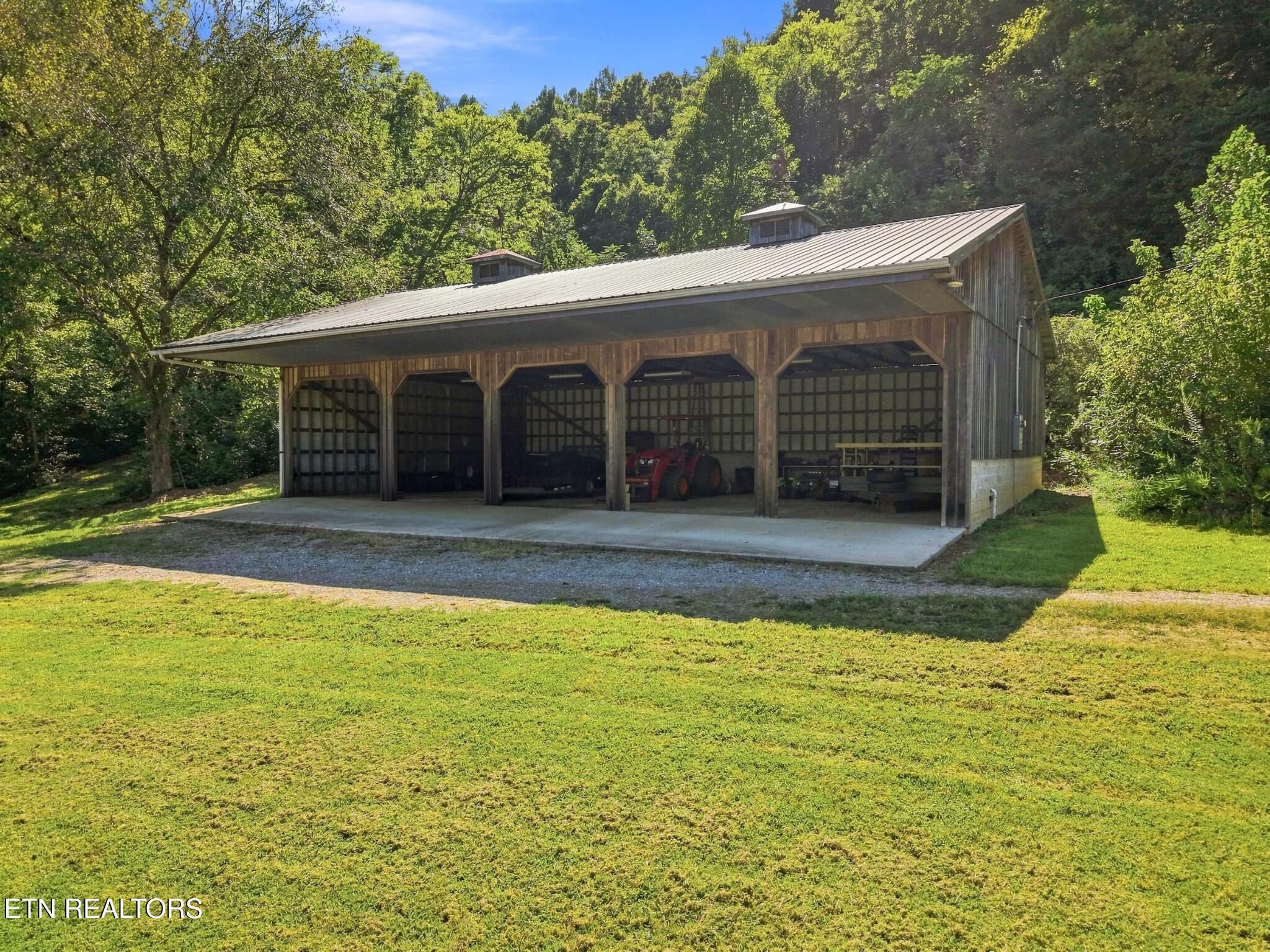 main property photo 6