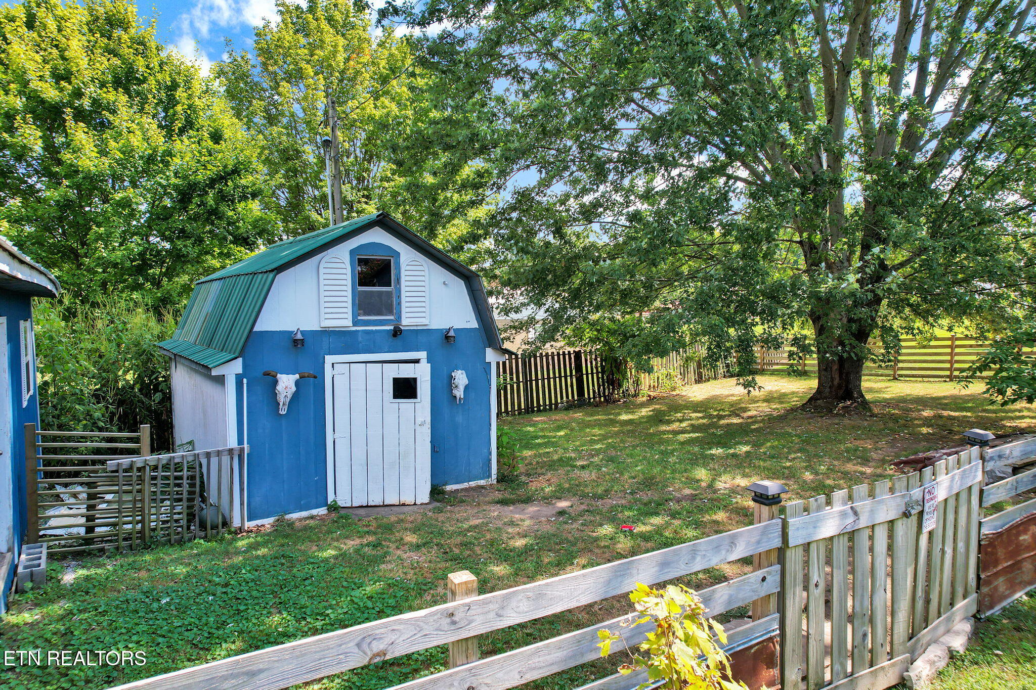 main property photo 23