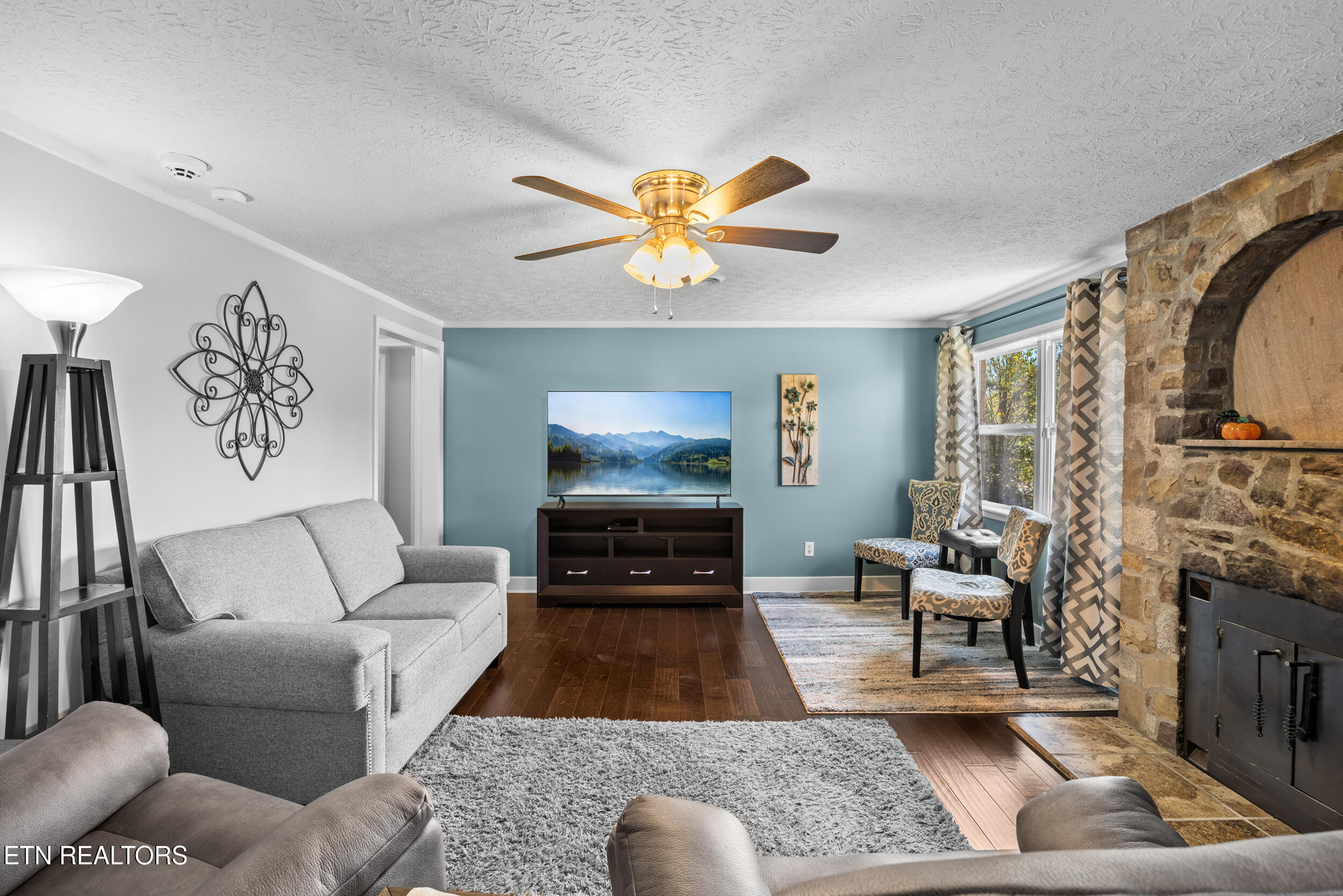 main property photo 9