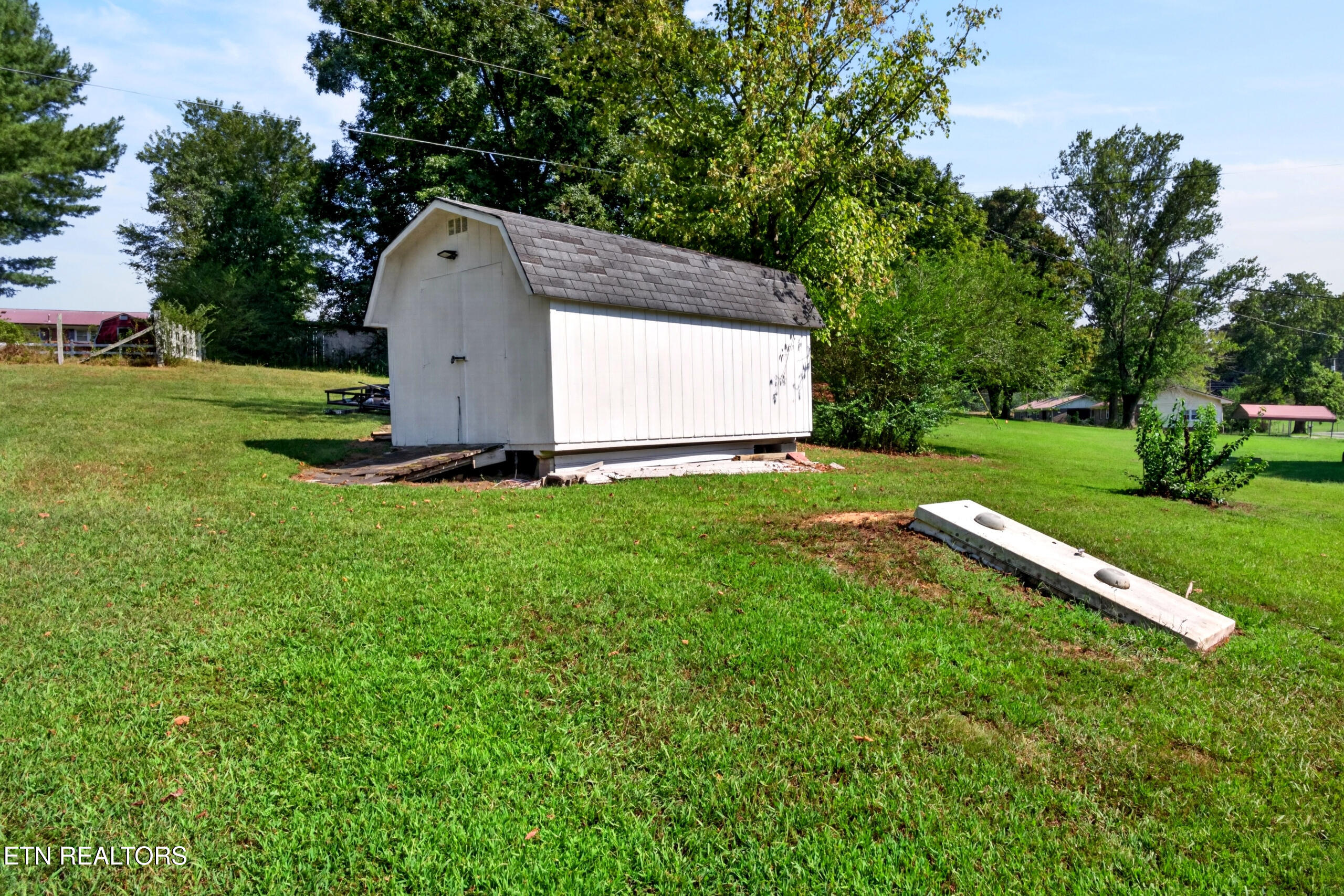 main property photo 36