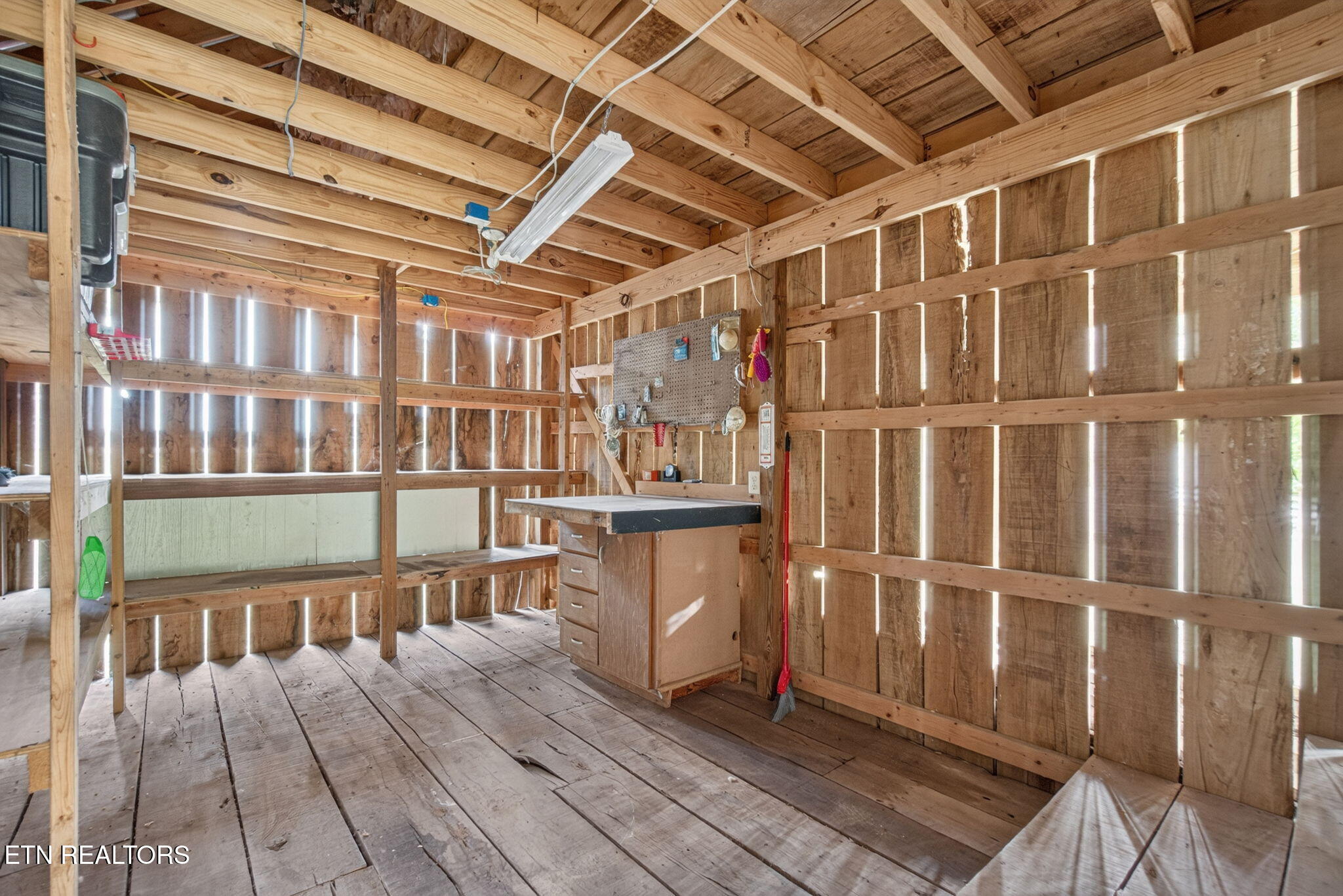 main property photo 40