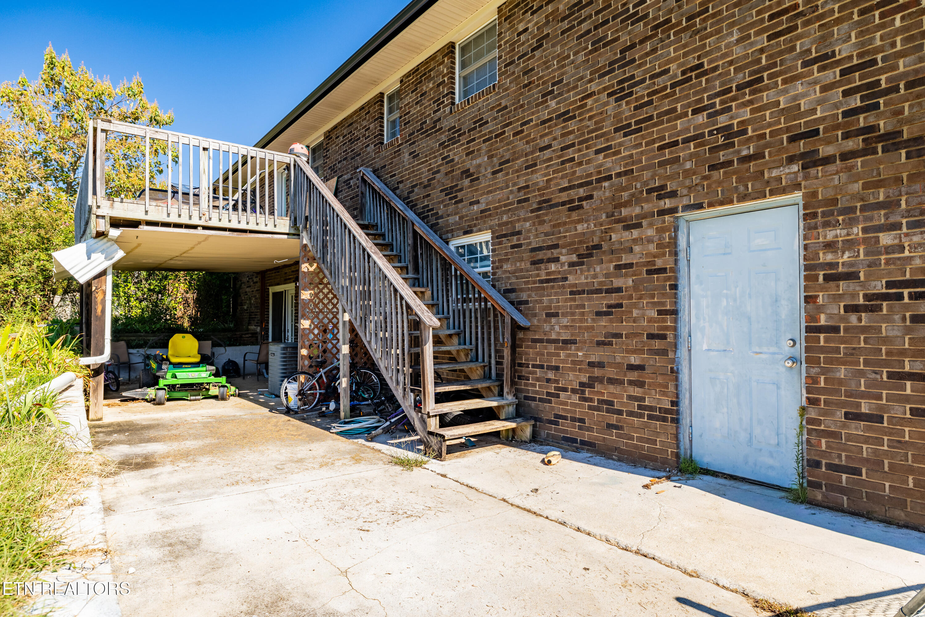 main property photo 32