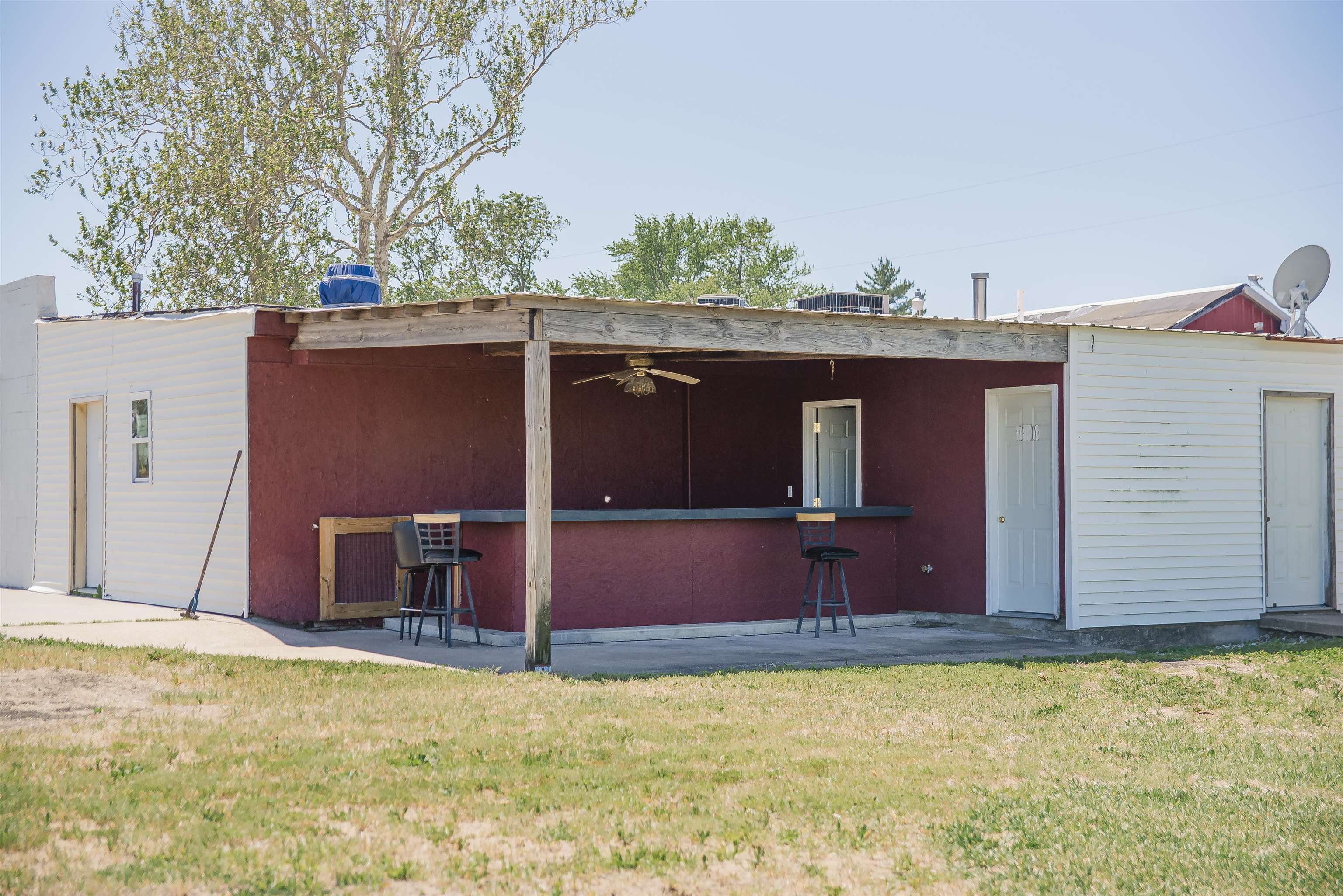 main property photo 11
