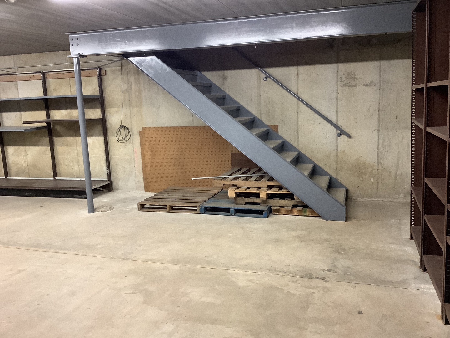 main property photo 32
