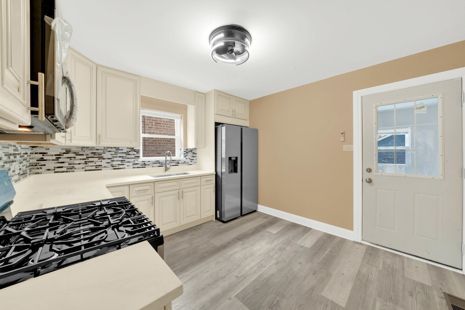 property viewer photo 3