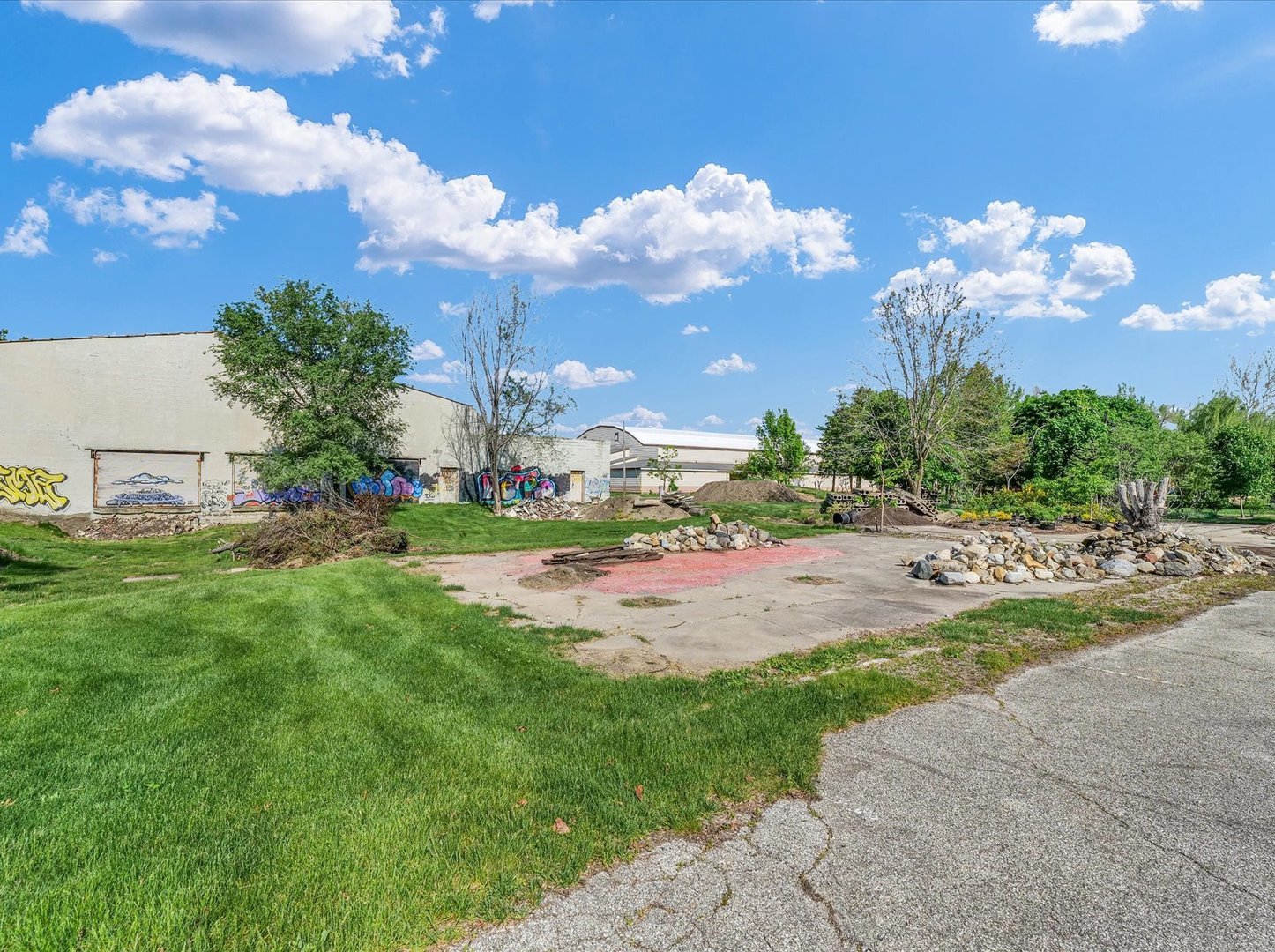 main property photo 28
