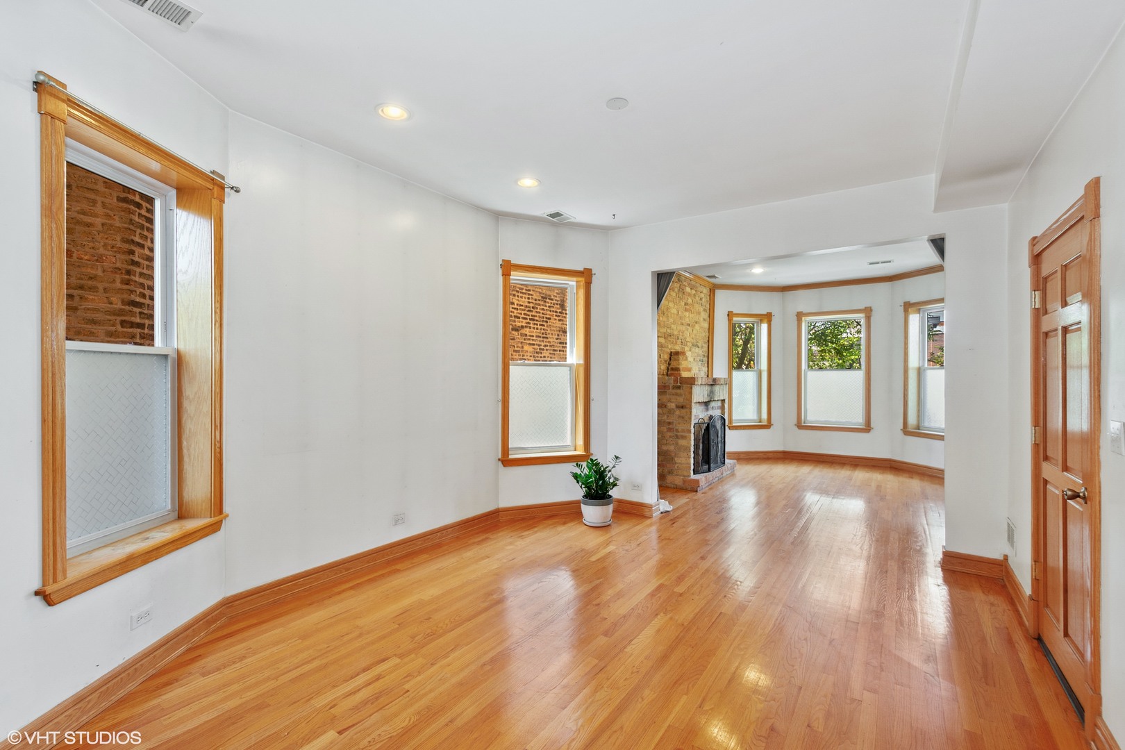 property viewer photo 2