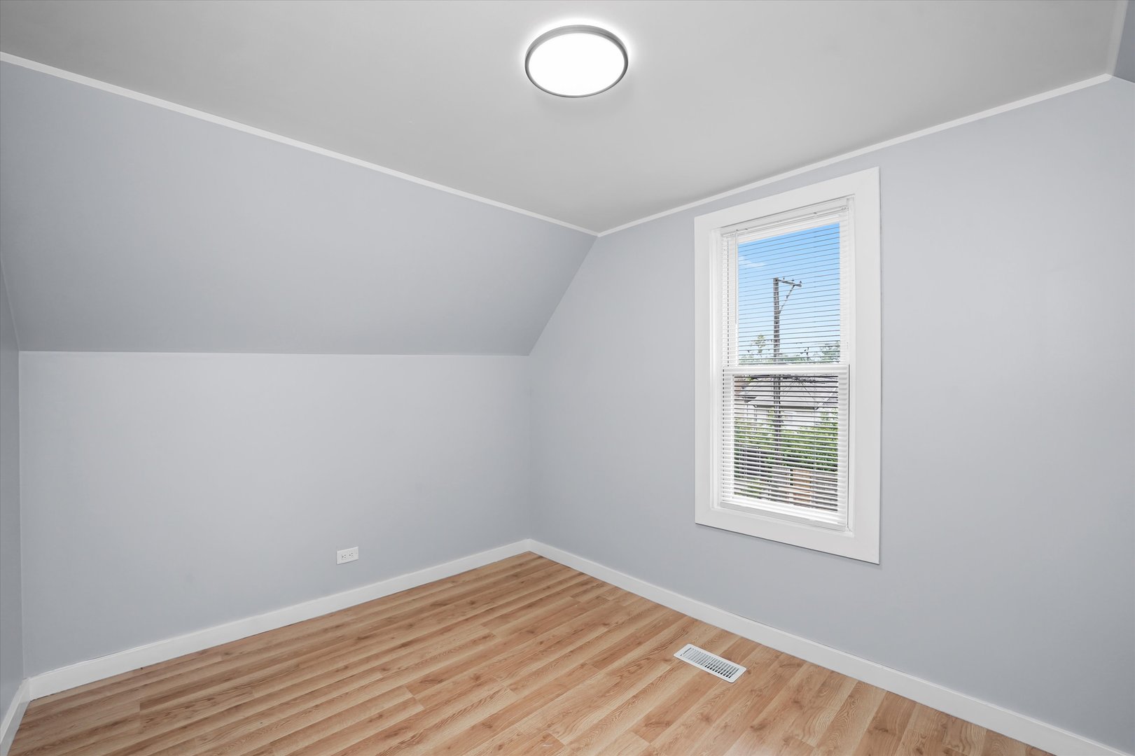 property viewer photo 13
