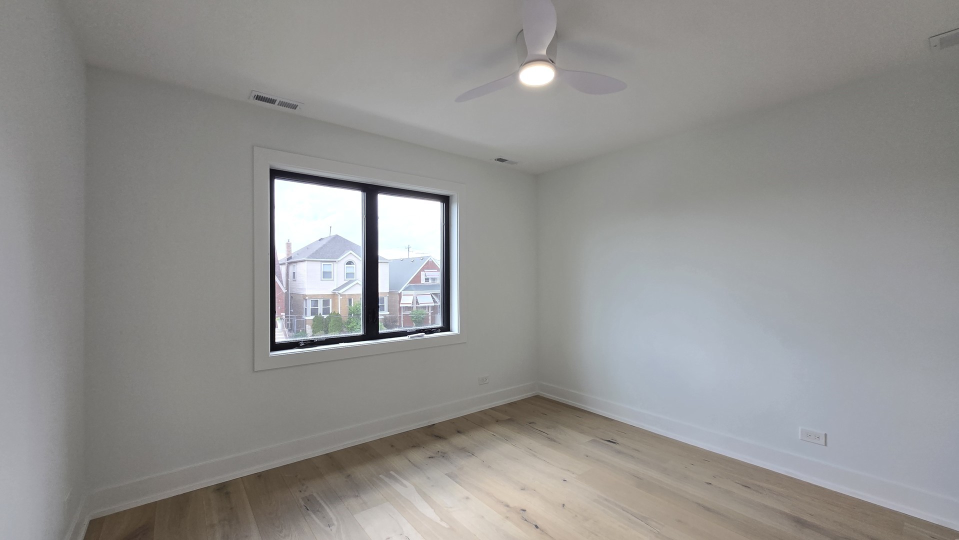 property viewer photo 16