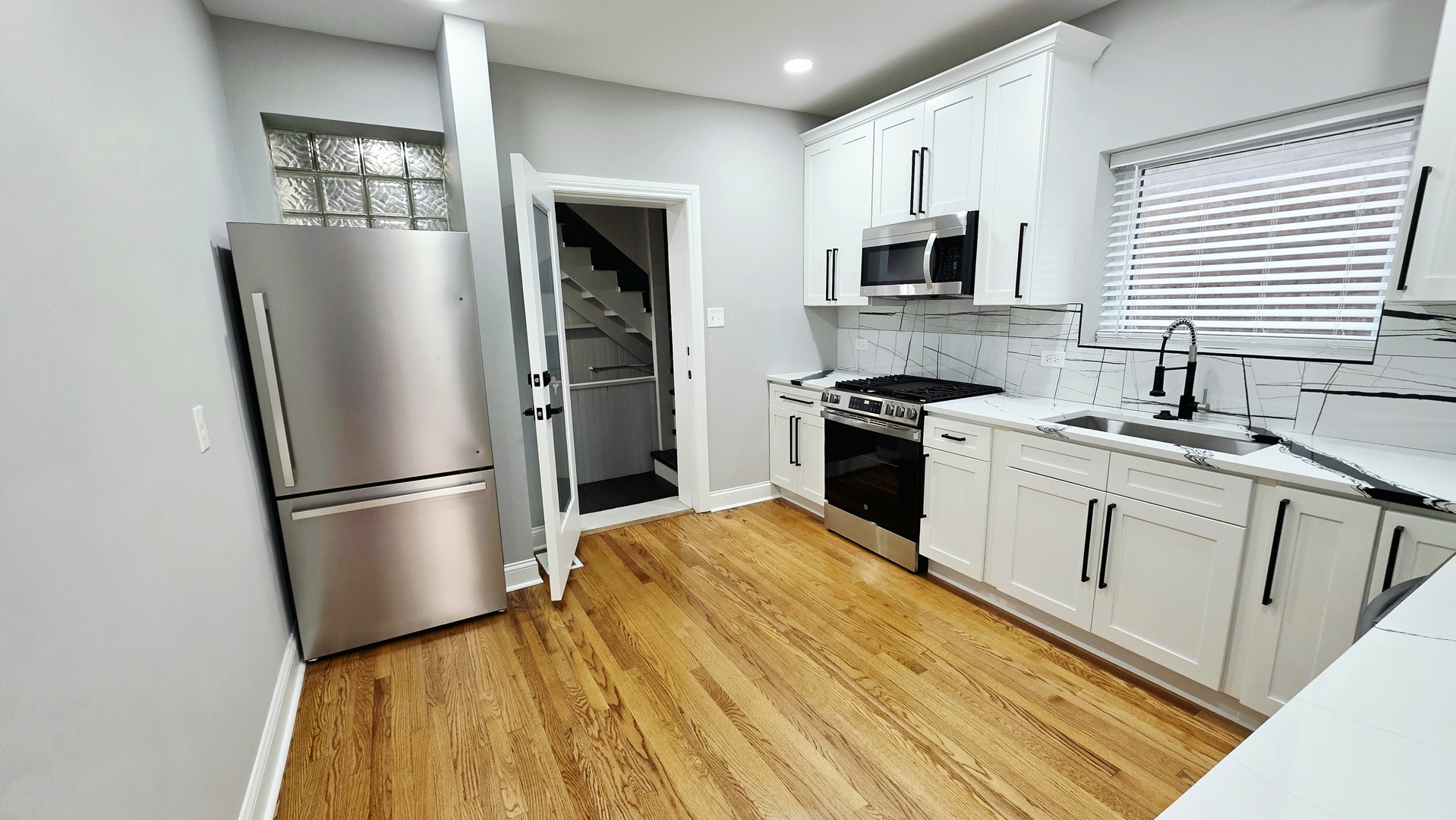 property viewer photo 27
