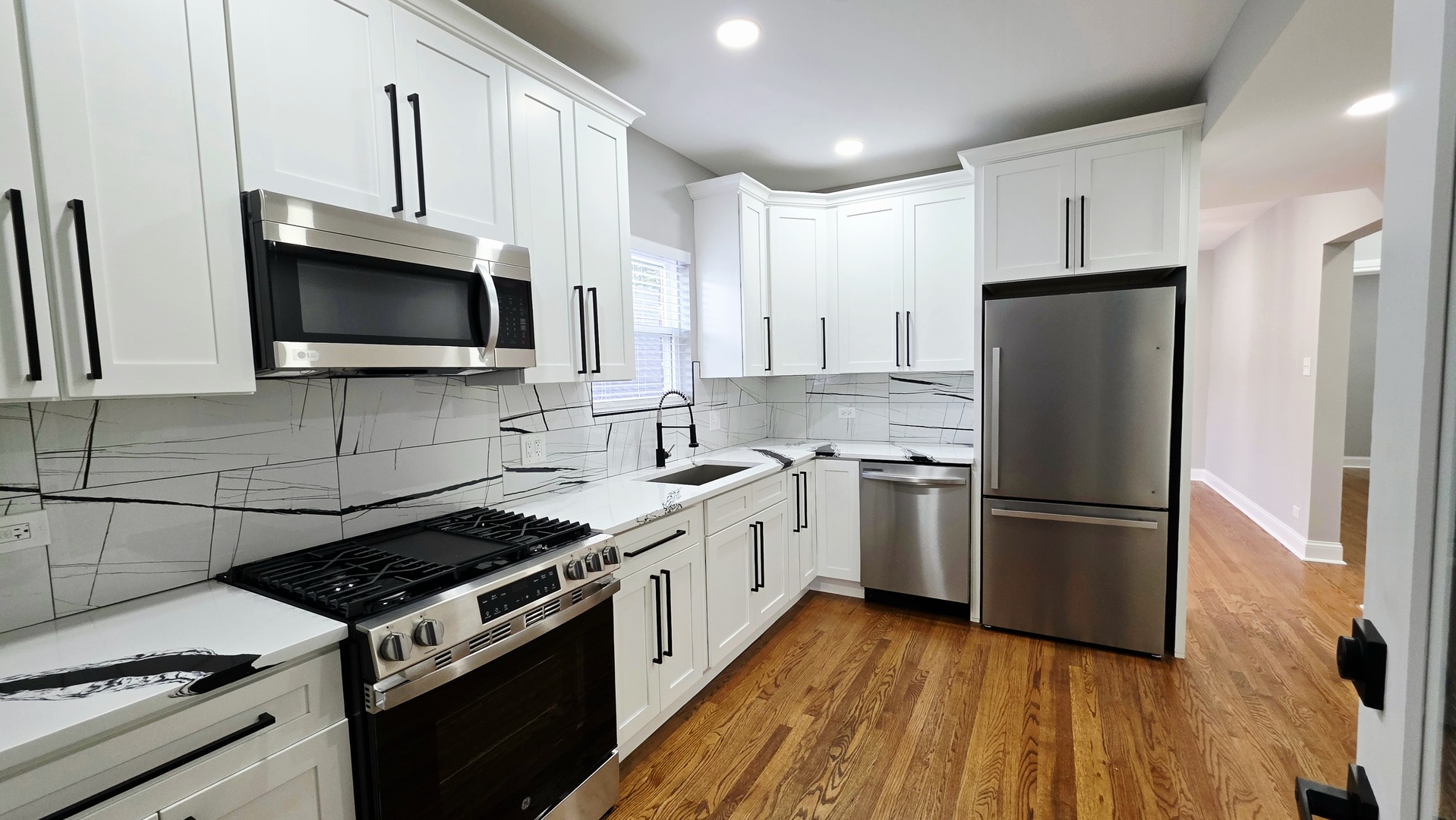 property viewer photo 45