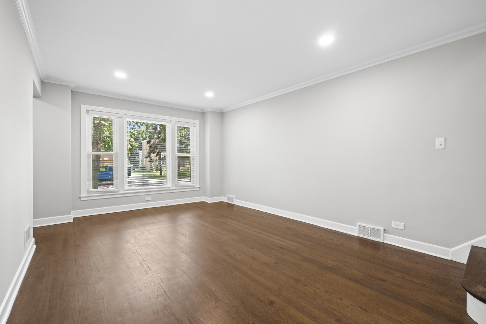 property viewer photo 7