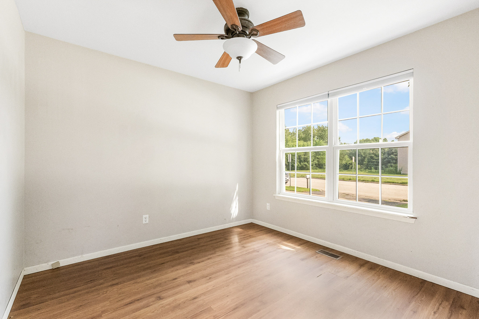property viewer photo 3