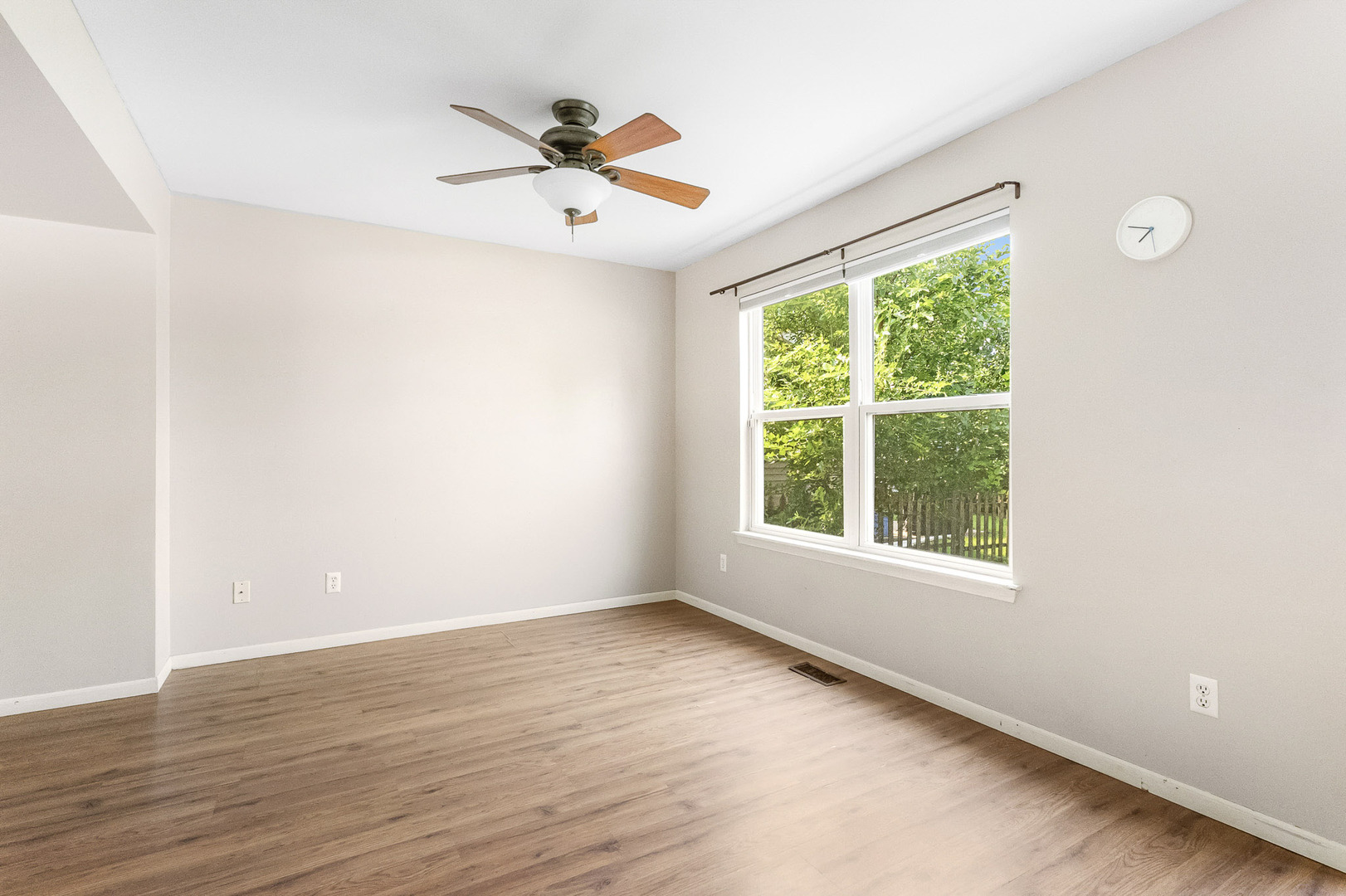 property viewer photo 7