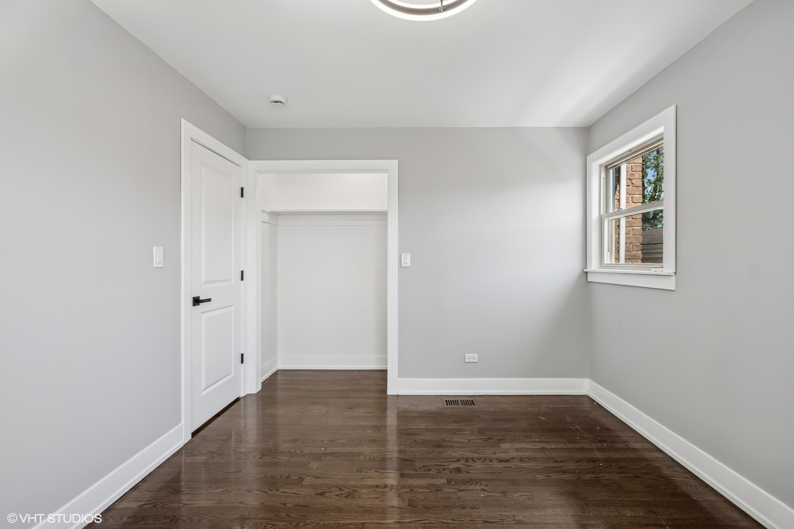 property viewer photo 15