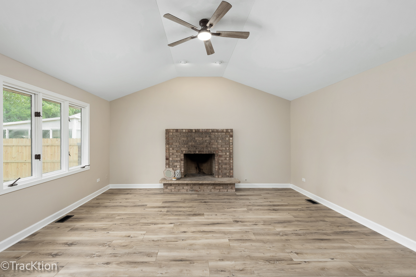 property viewer photo 7