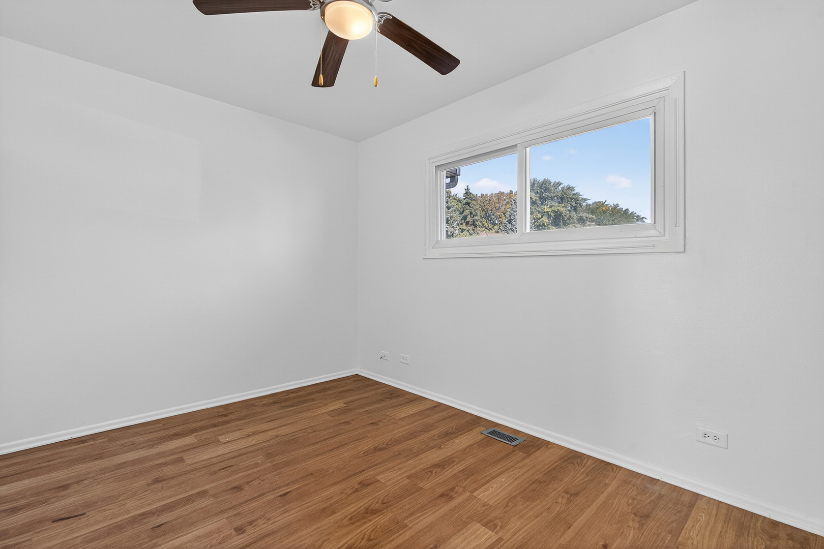 property viewer photo 7