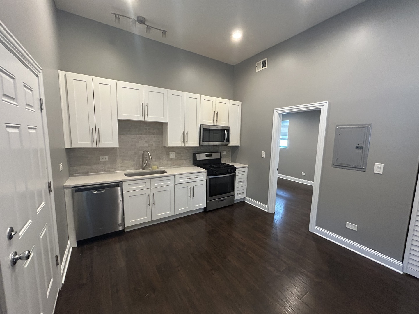 property viewer photo 3