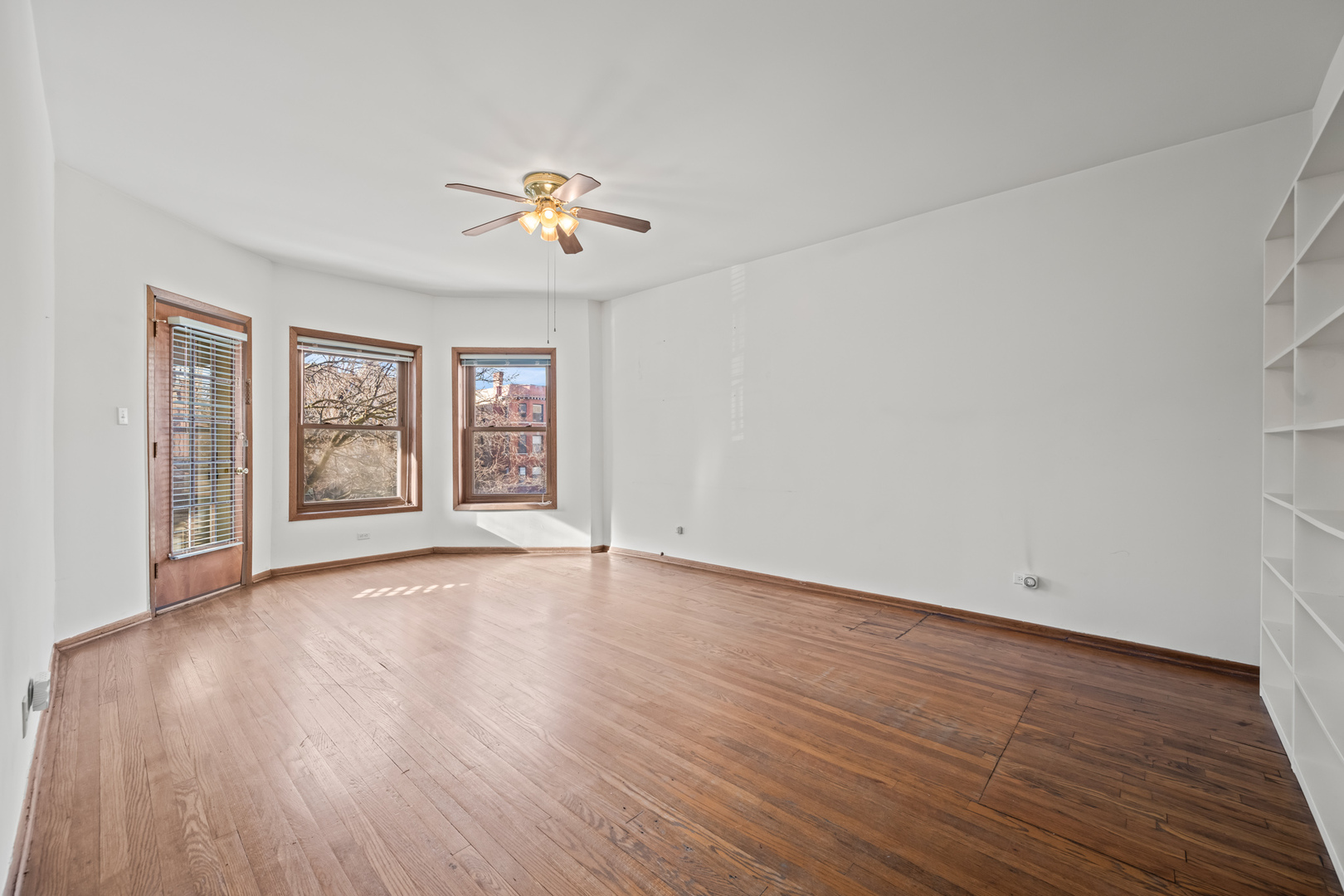 property viewer photo 3