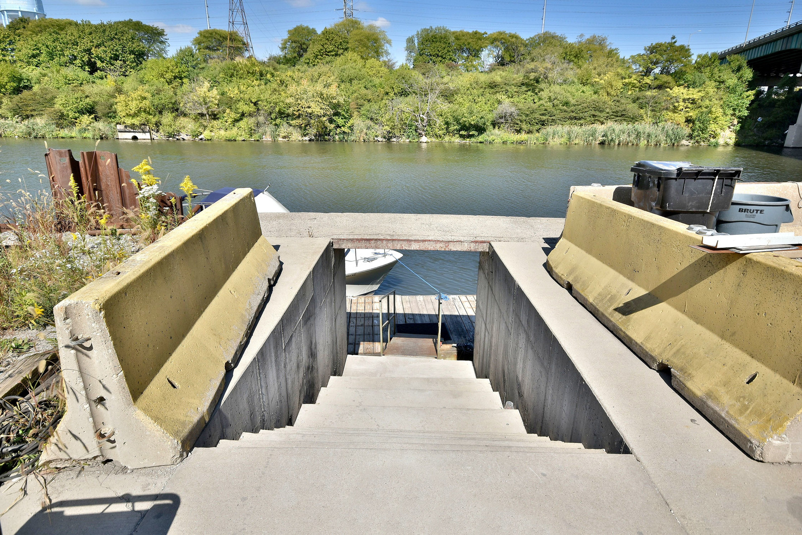 main property photo 25