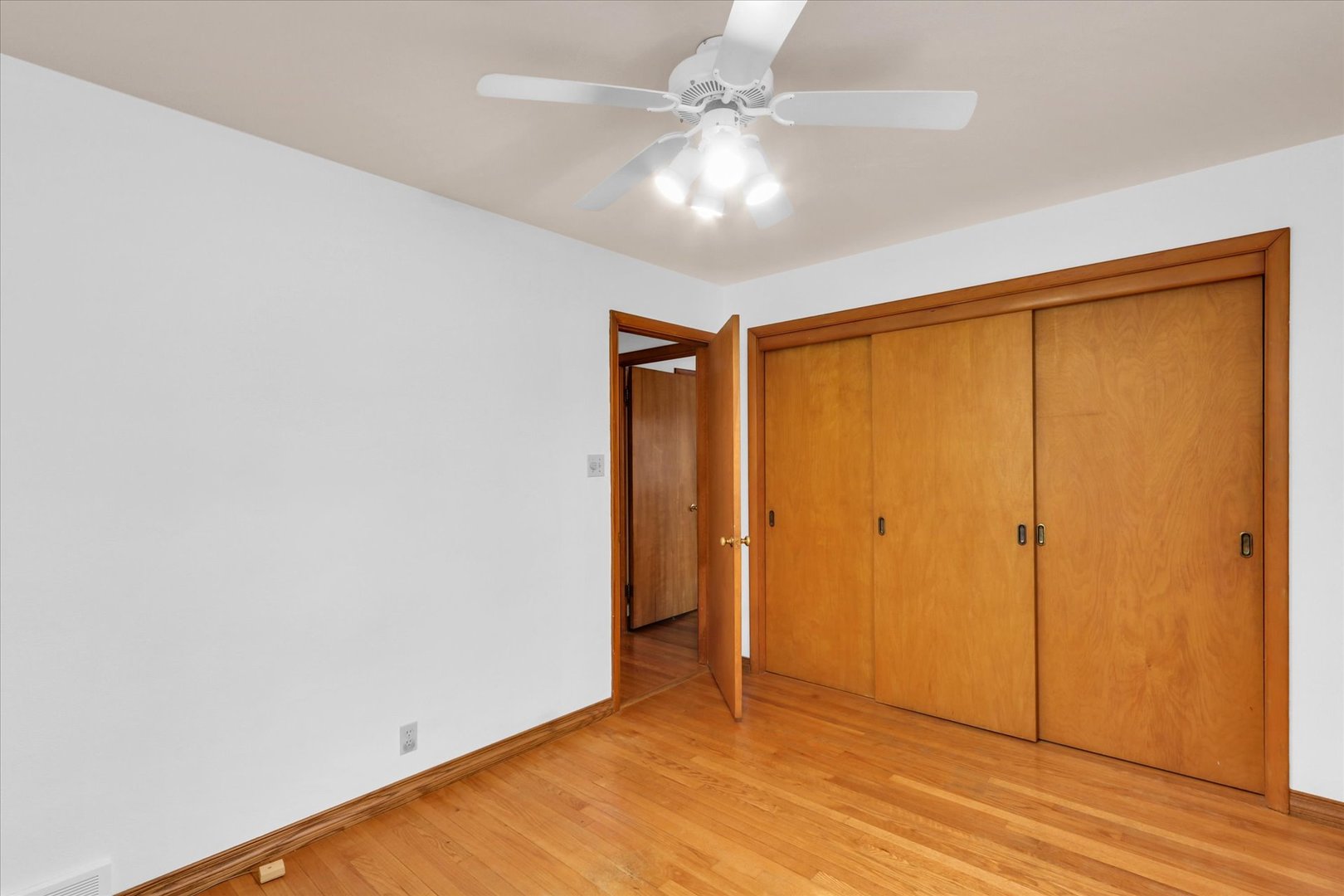 property viewer photo 16