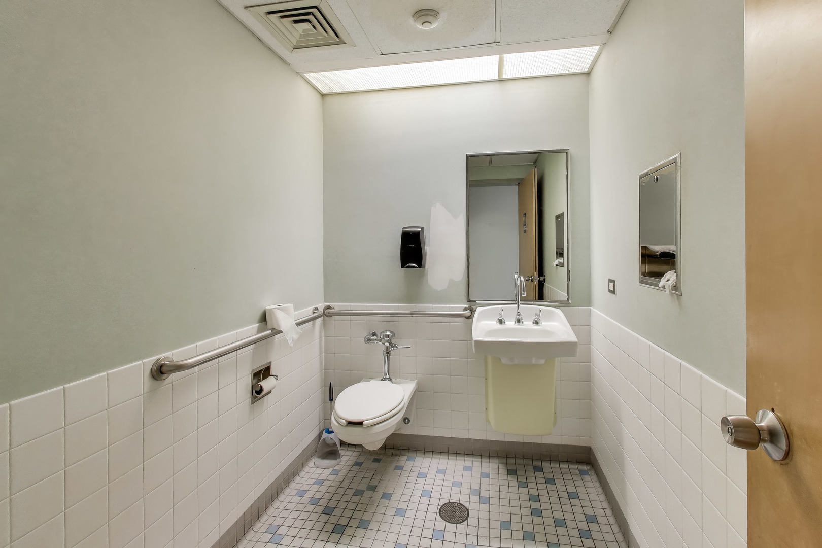 main property photo 20