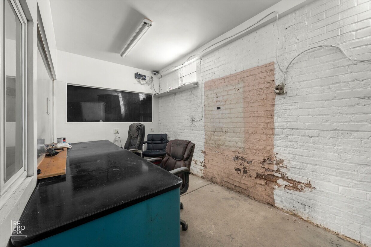 main property photo 13
