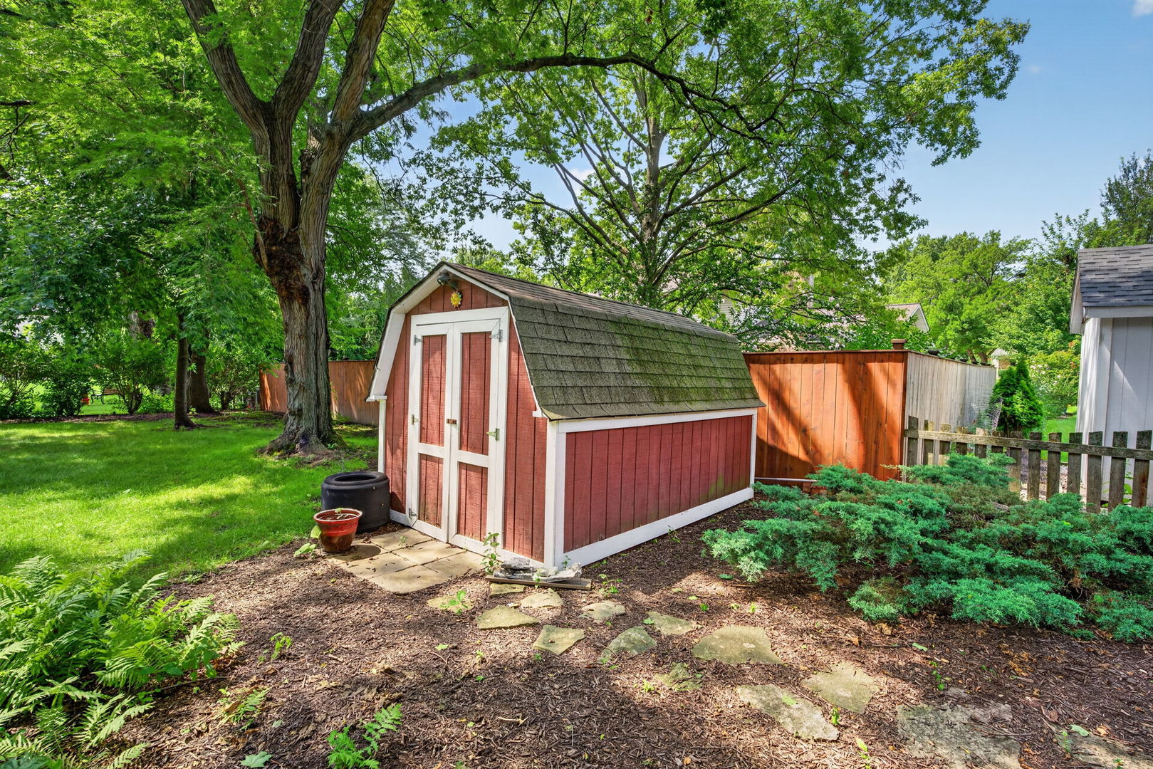 main property photo 40