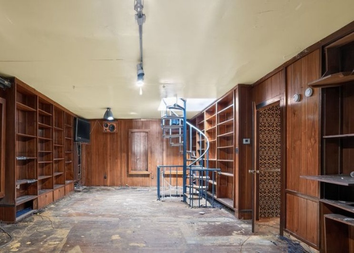 main property photo 14