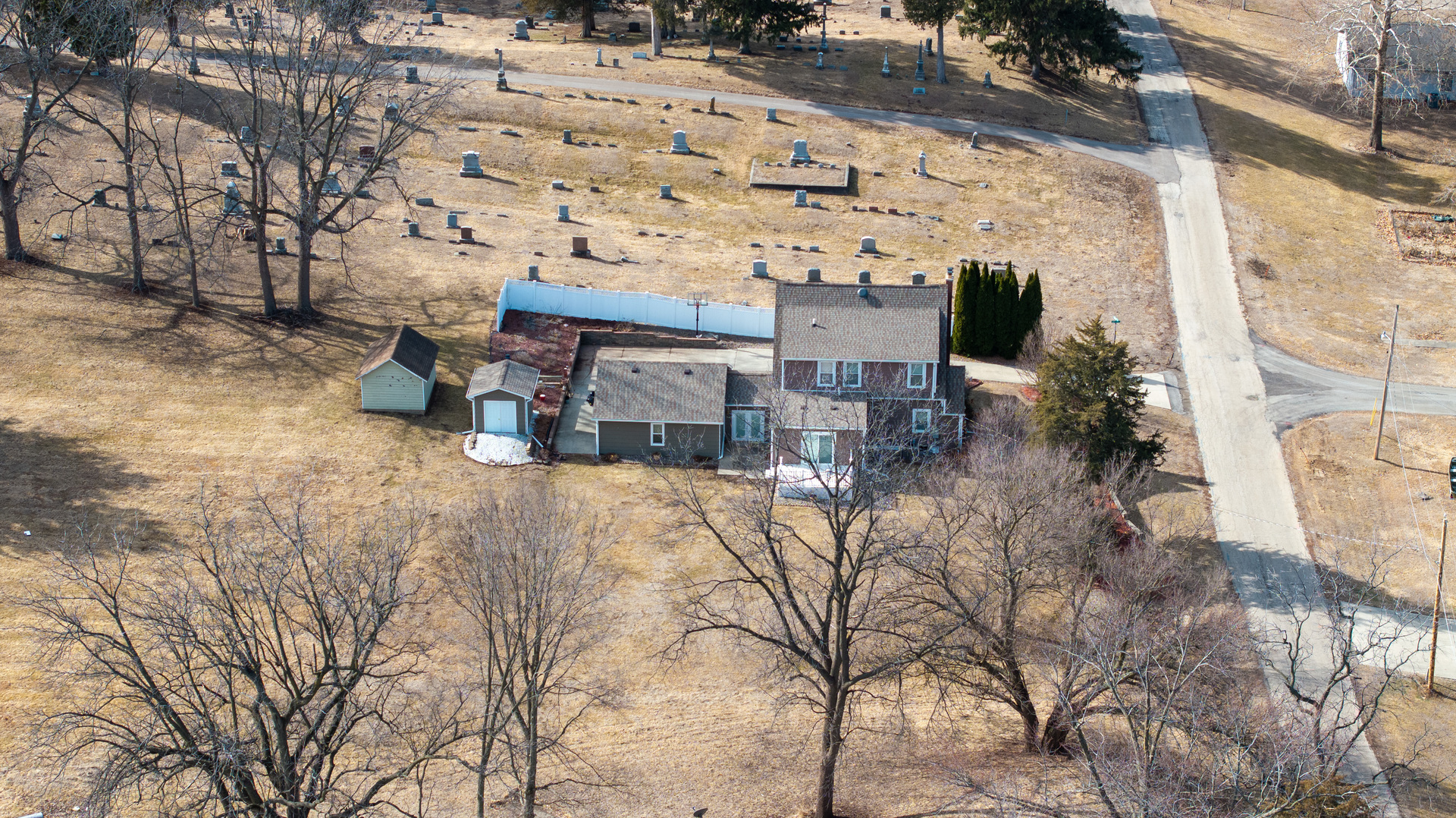 main property photo 30