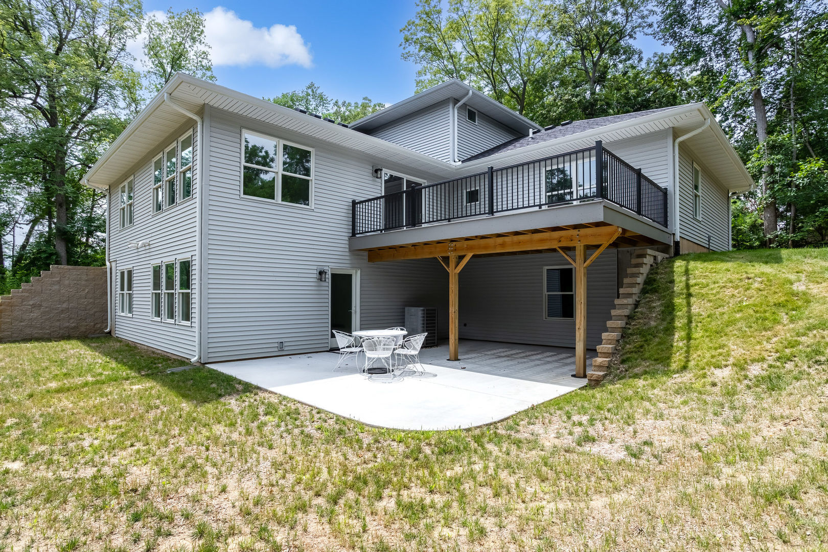 main property photo 5
