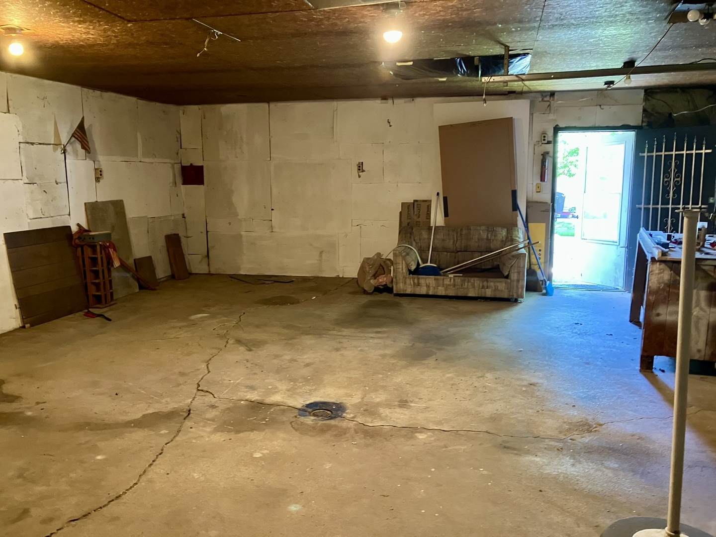 main property photo 28